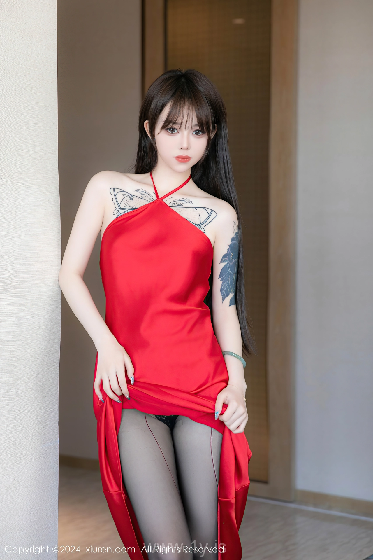 XIUREN(秀人网) No.8630 Shimmering Chinese Starlet 奶瓶