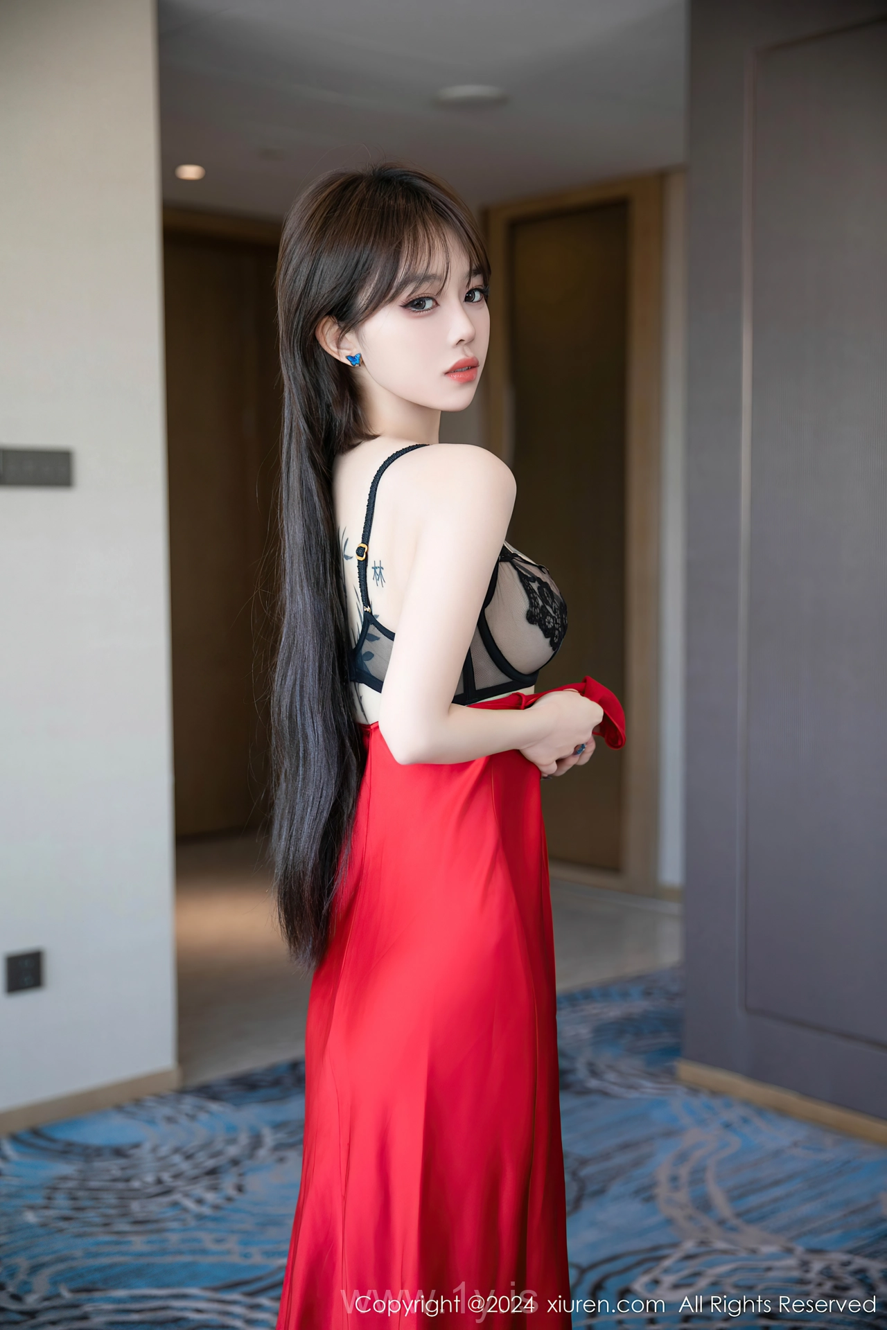 XIUREN(秀人网) No.8630 Shimmering Chinese Starlet 奶瓶