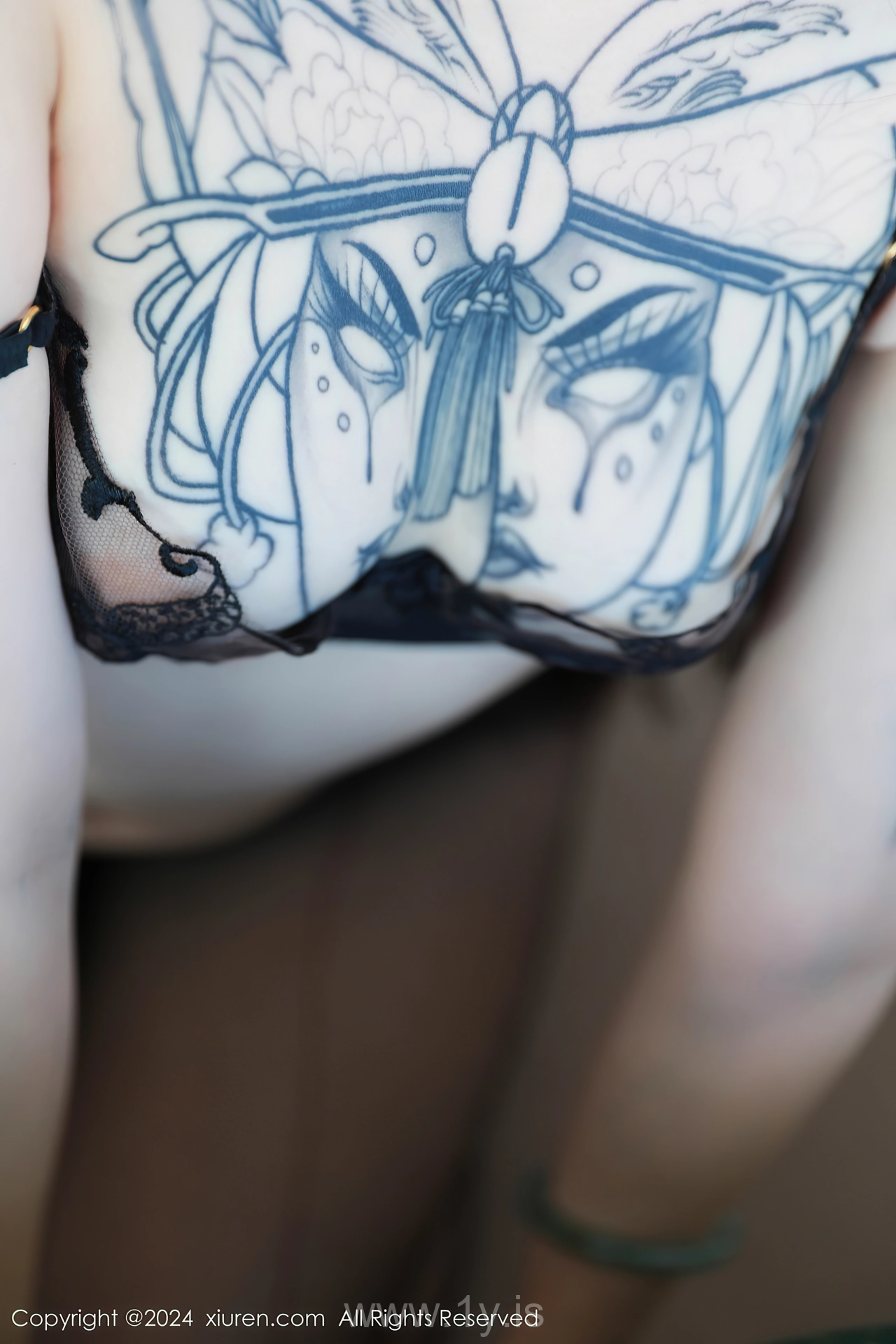 XIUREN(秀人网) No.8630 Shimmering Chinese Starlet 奶瓶