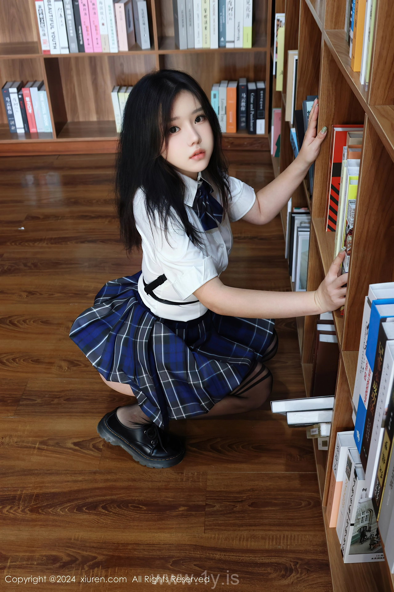 XIUREN(秀人网) No.8637 Mesmerizing Asian Vixen 小薯条nienie