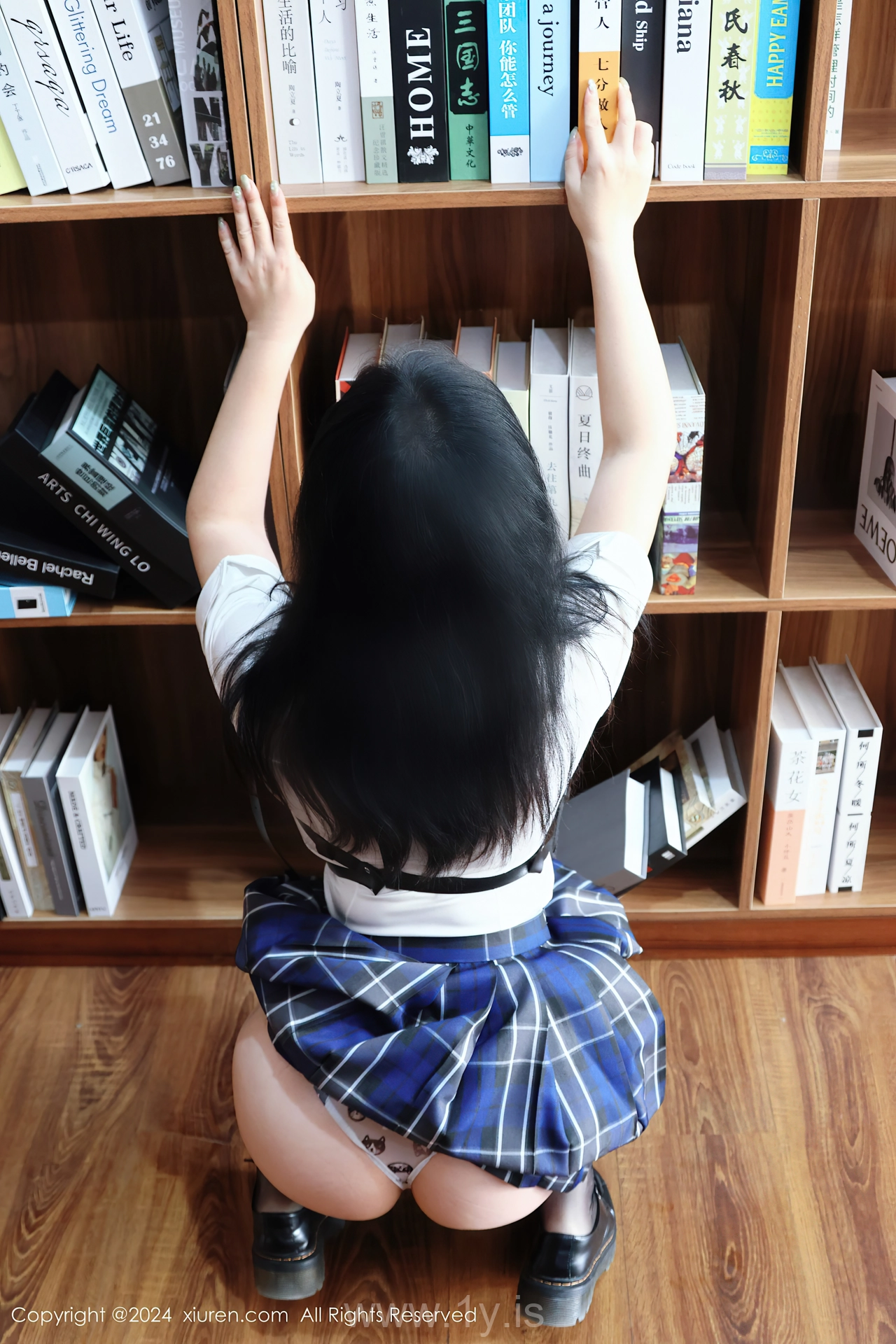 XIUREN(秀人网) No.8637 Mesmerizing Asian Vixen 小薯条nienie