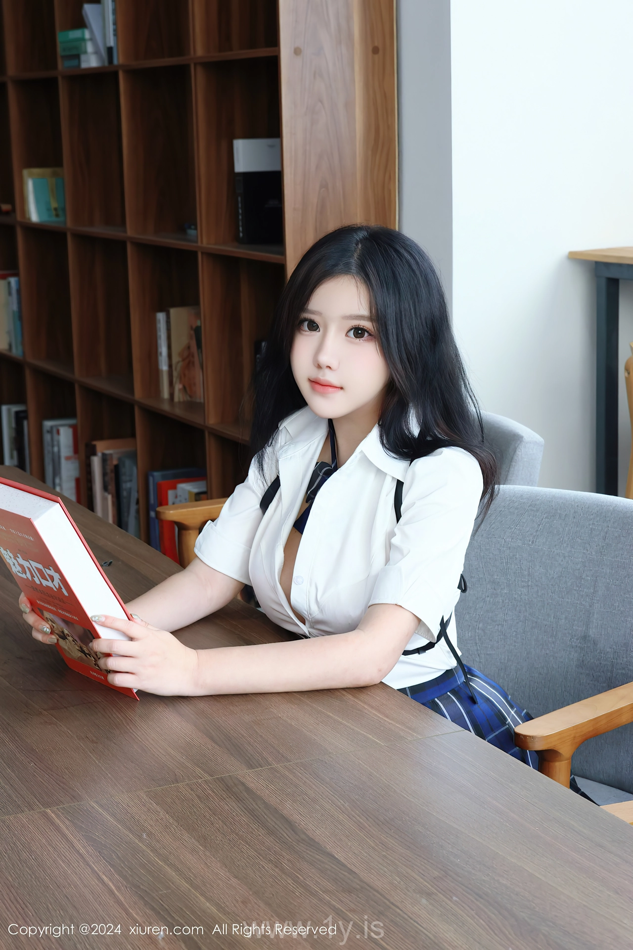 XIUREN(秀人网) No.8637 Mesmerizing Asian Vixen 小薯条nienie