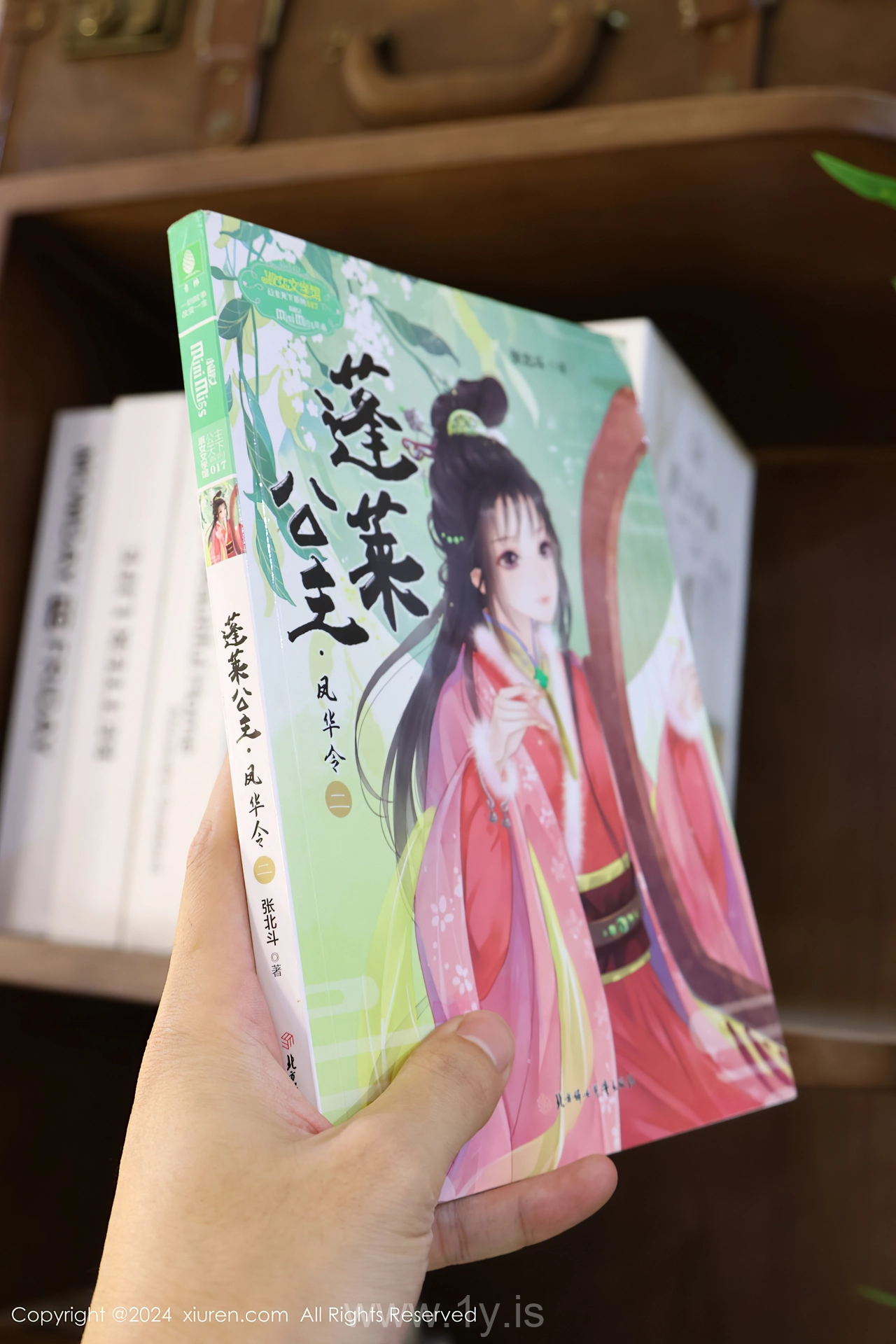 XIUREN(秀人网) No.8637 Mesmerizing Asian Vixen 小薯条nienie