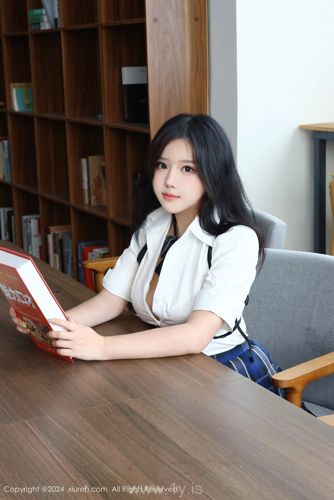 XIUREN(秀人网) No.8637 Mesmerizing Asian Vixen 小薯条nienie