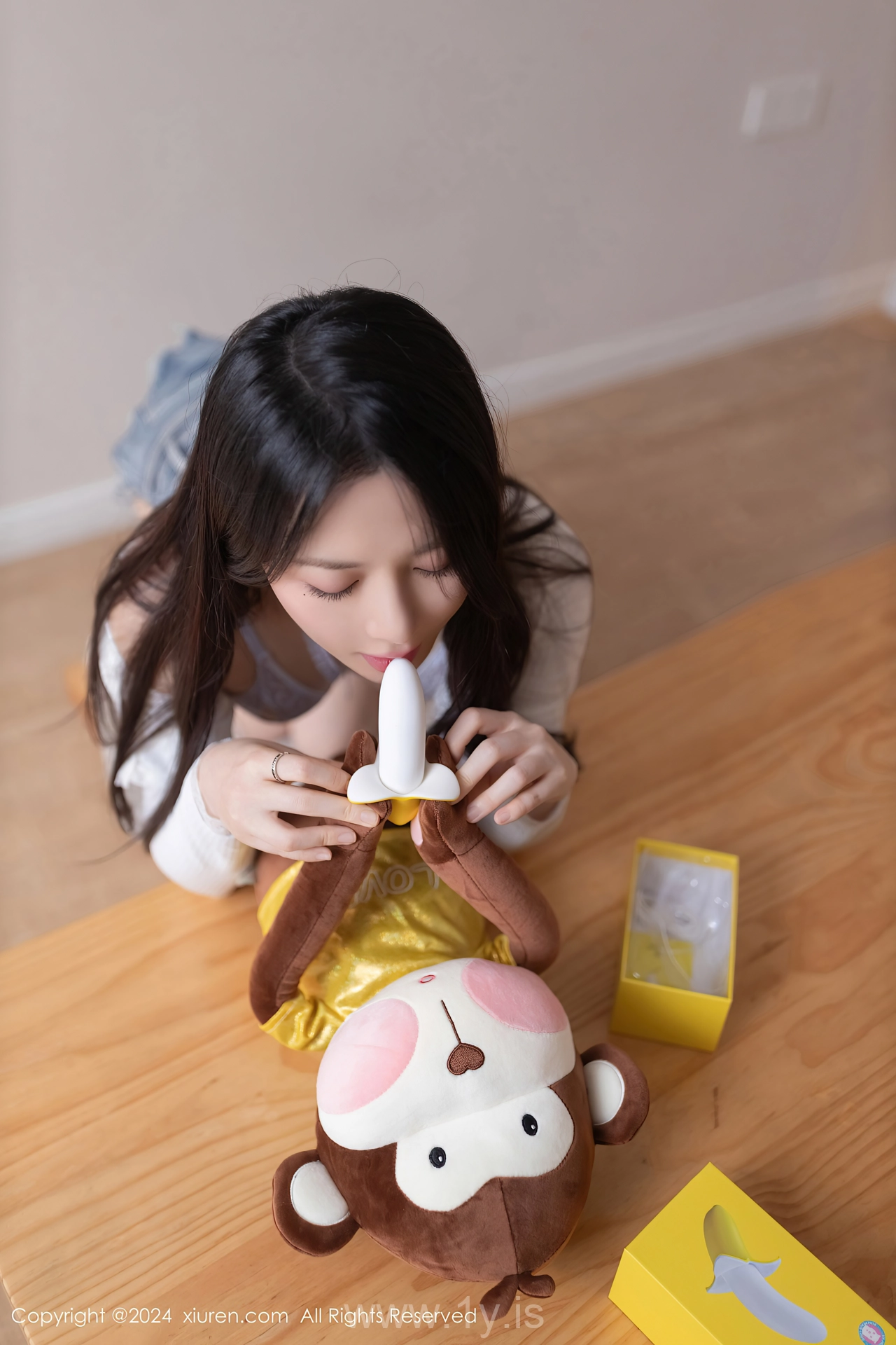 XIUREN(秀人网) No.8639 Delicate & Classy Chinese Diva 鱼子酱Fish