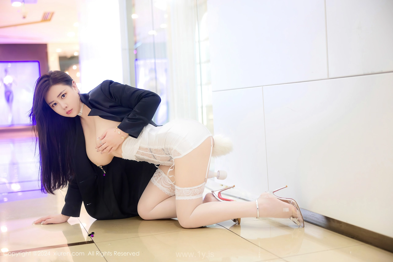 XIUREN(秀人网) No.8642 Perfect & Cute Chinese Vixen 王婉悠Queen