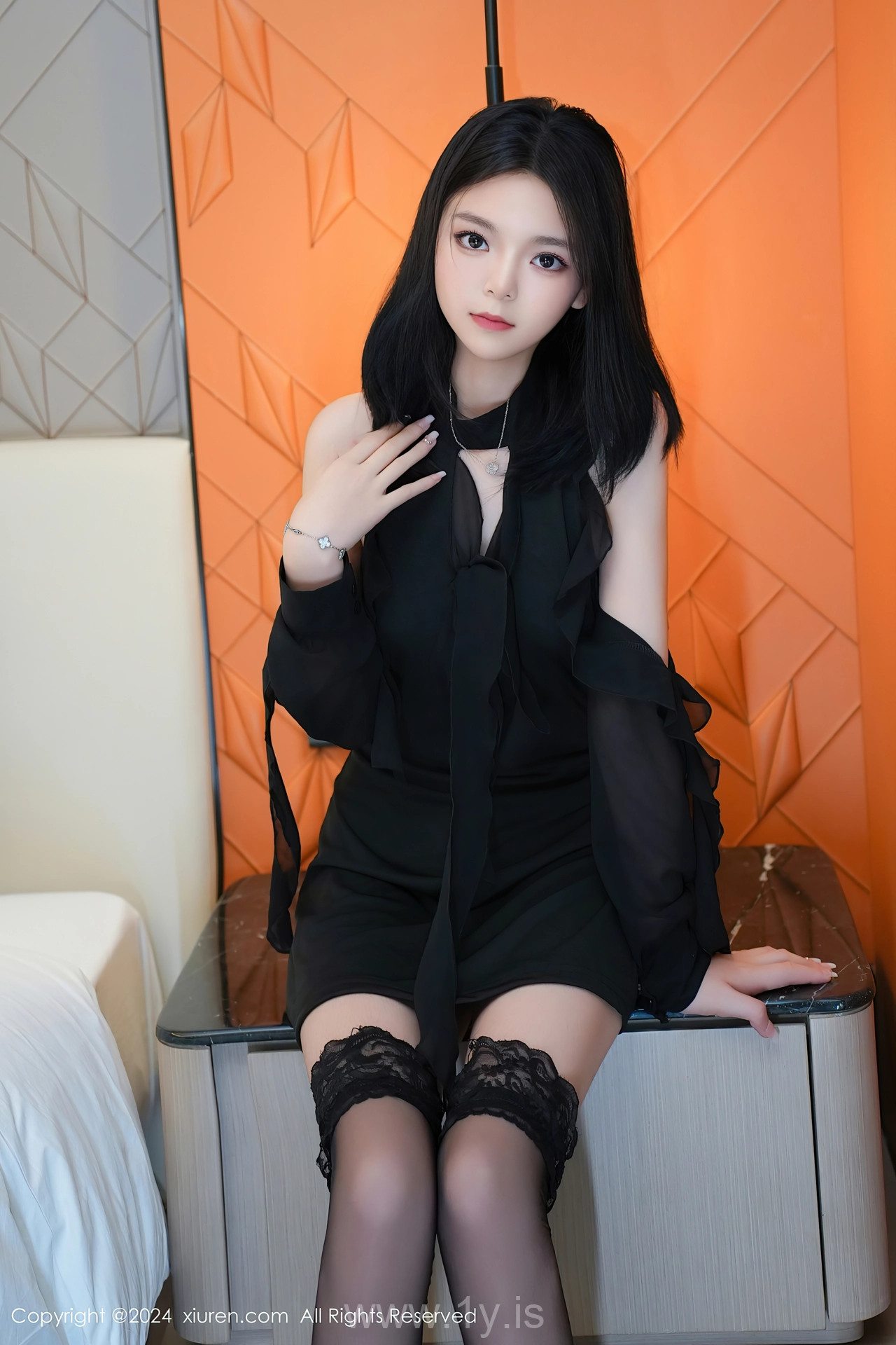 XIUREN(秀人网) No.8651 Sophisticated & Seductive Chinese Dreamgirl 唐心心