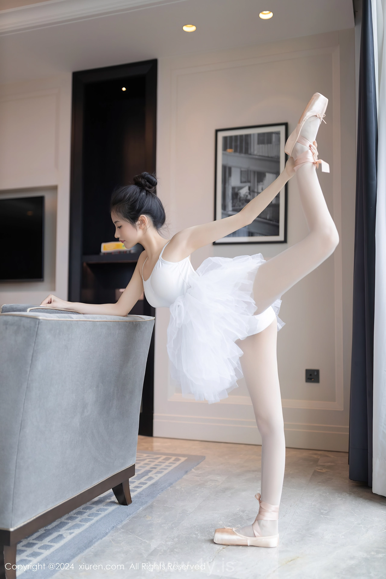 XIUREN(秀人网) No.8657 Sophisticated & Sensuous Asian Charmer 鱼尾fish