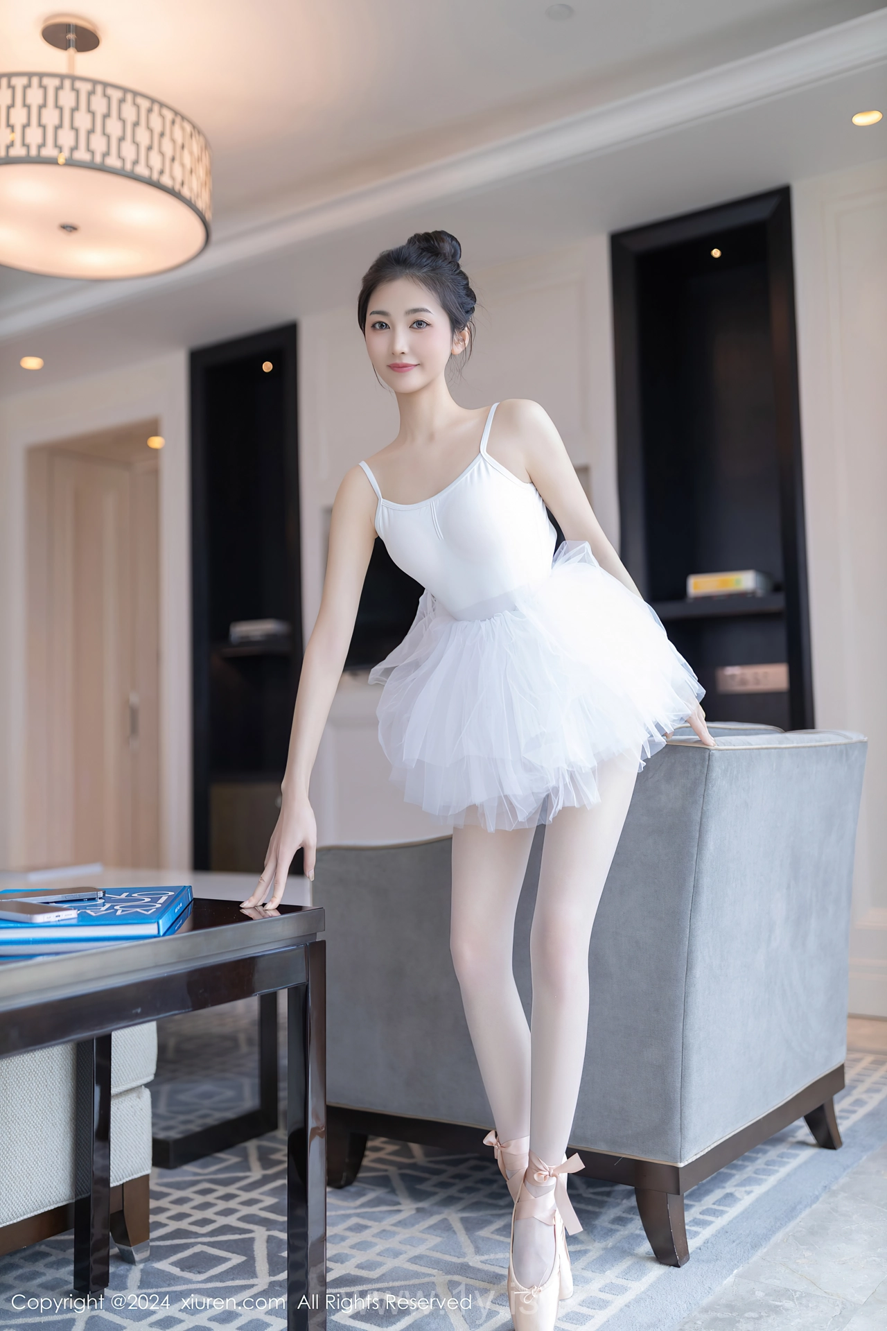 XIUREN(秀人网) No.8657 Sophisticated & Sensuous Asian Charmer 鱼尾fish