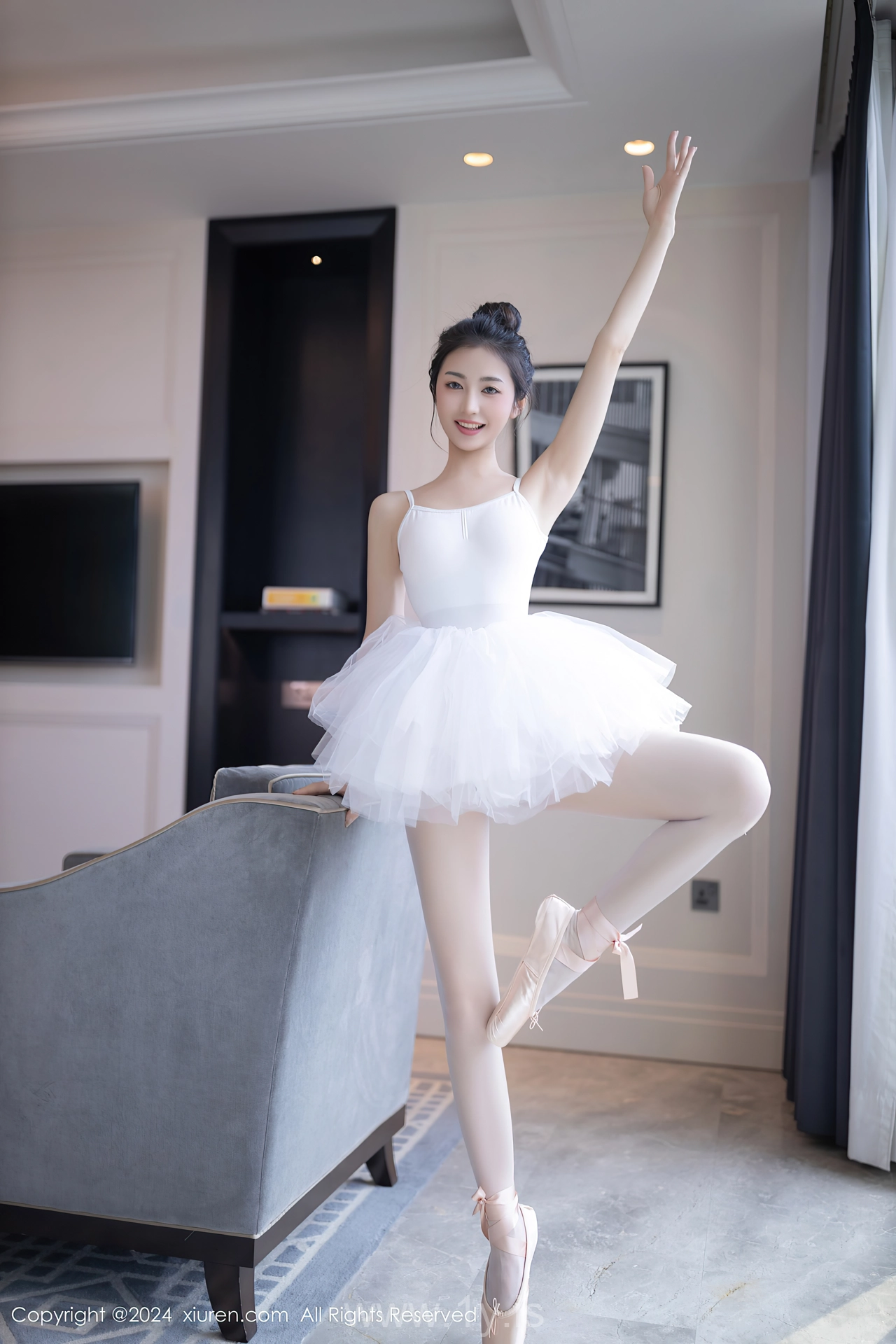 XIUREN(秀人网) No.8657 Sophisticated & Sensuous Asian Charmer 鱼尾fish