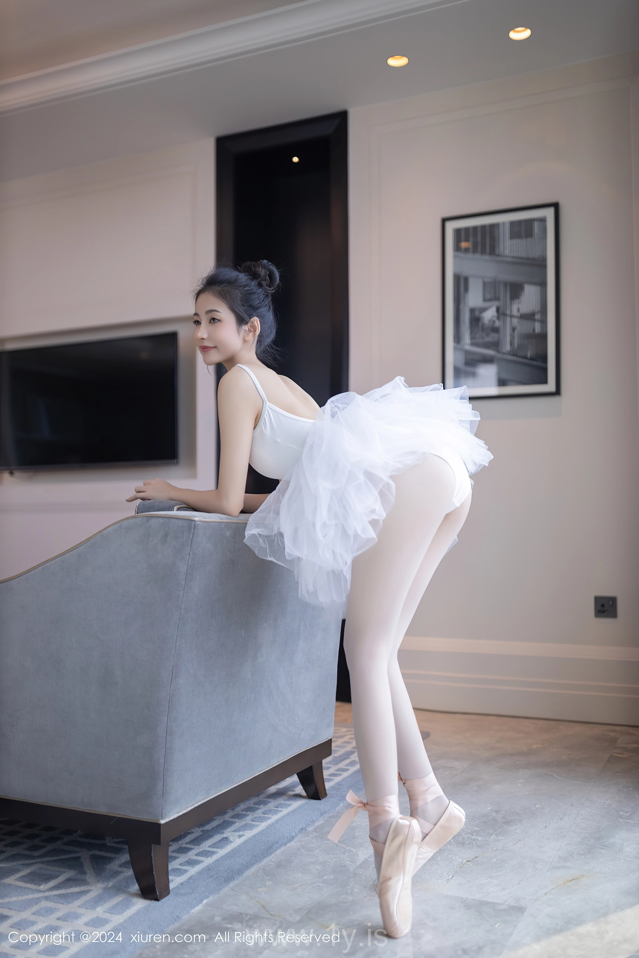 XIUREN(秀人网) No.8657 Sophisticated & Sensuous Asian Charmer 鱼尾fish