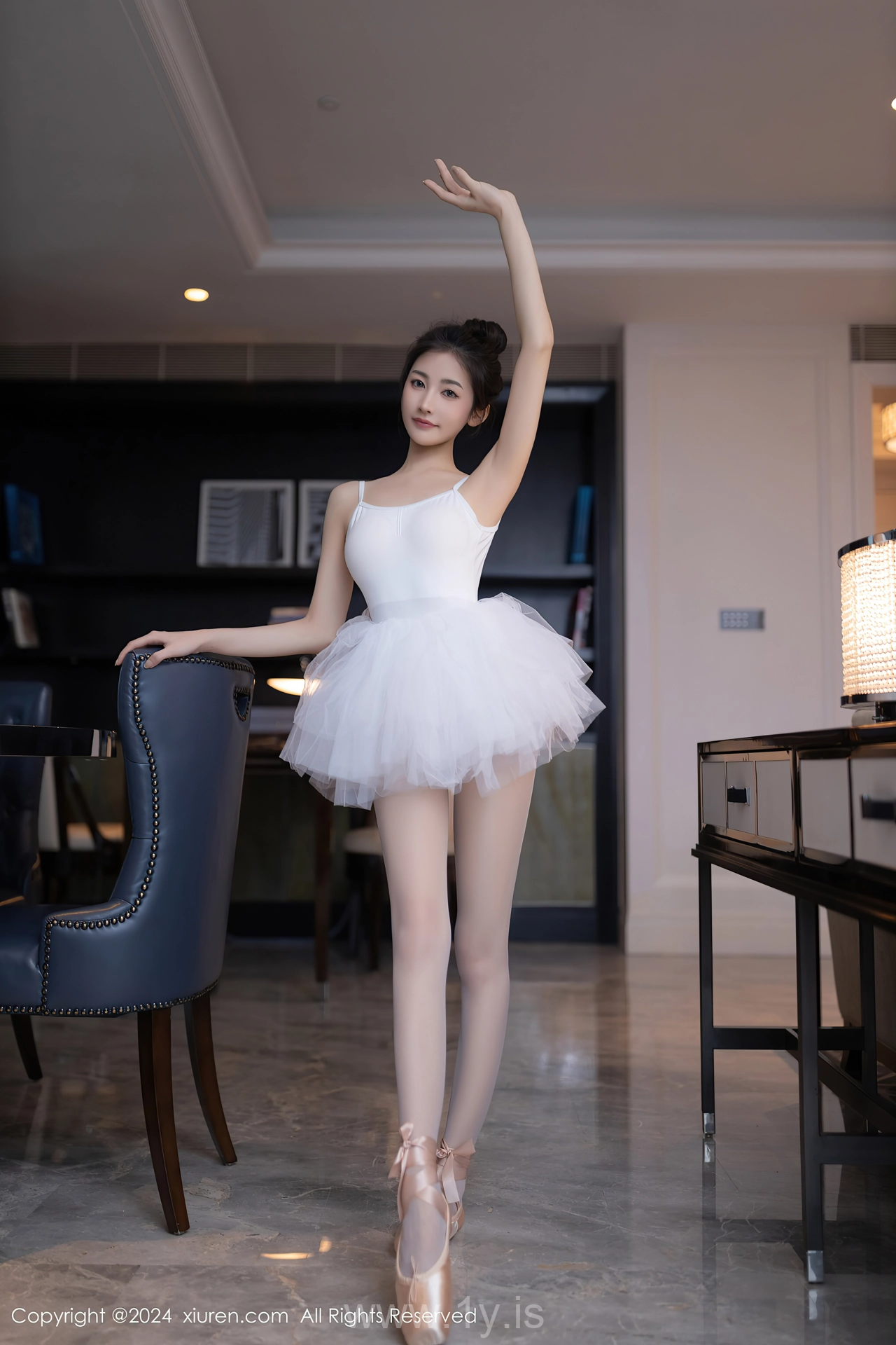 XIUREN(秀人网) No.8657 Sophisticated & Sensuous Asian Charmer 鱼尾fish