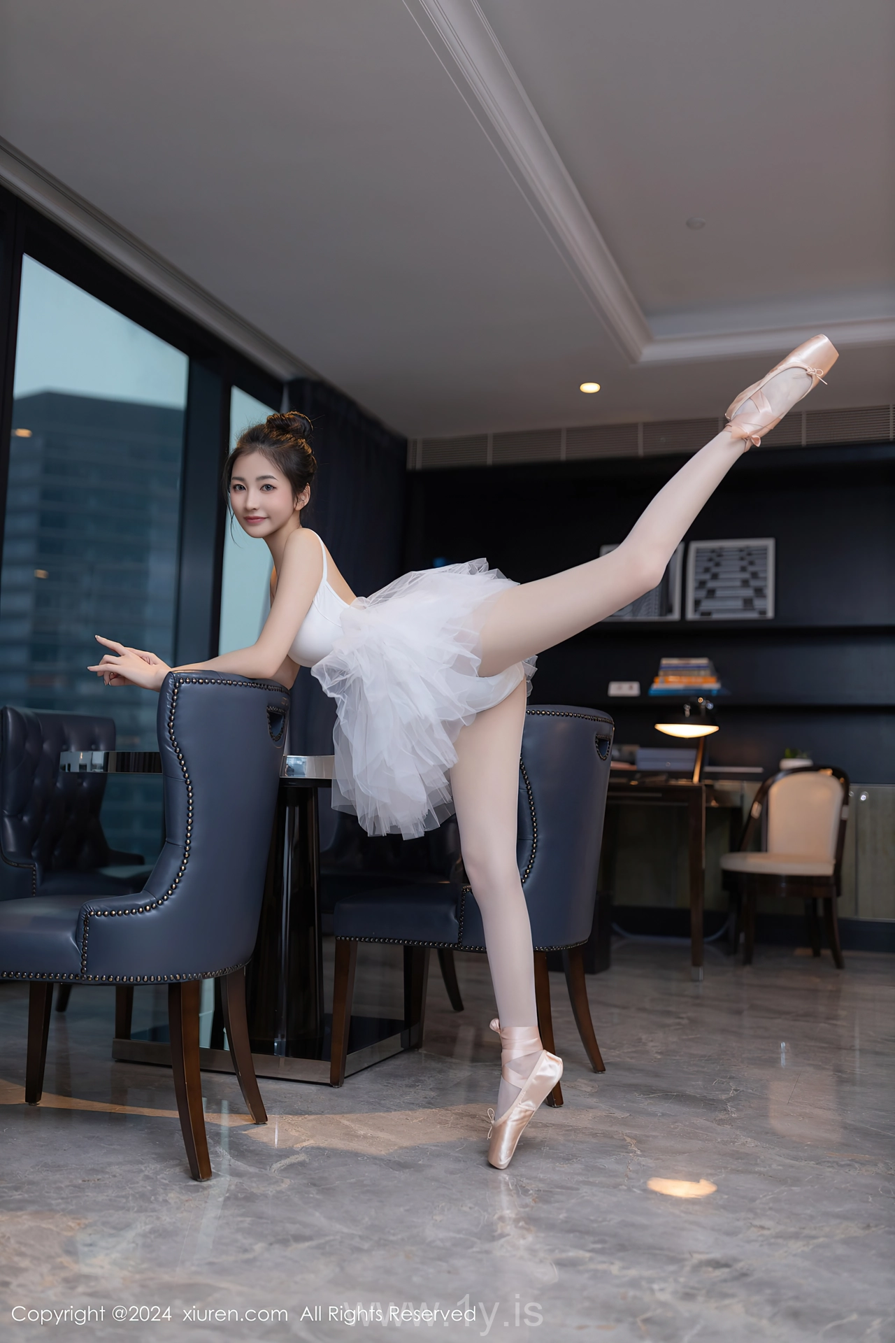 XIUREN(秀人网) No.8657 Sophisticated & Sensuous Asian Charmer 鱼尾fish