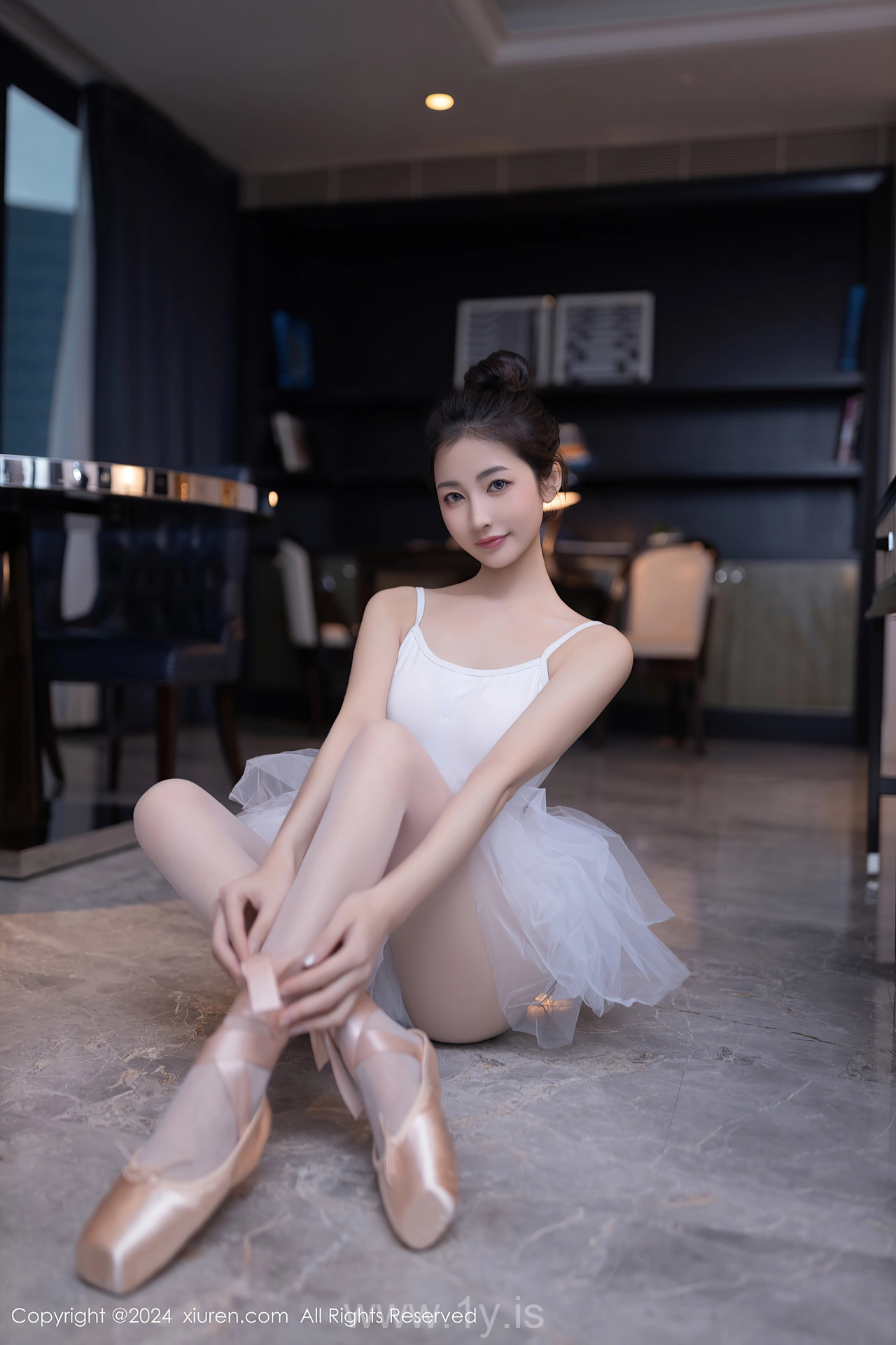 XIUREN(秀人网) No.8657 Sophisticated & Sensuous Asian Charmer 鱼尾fish