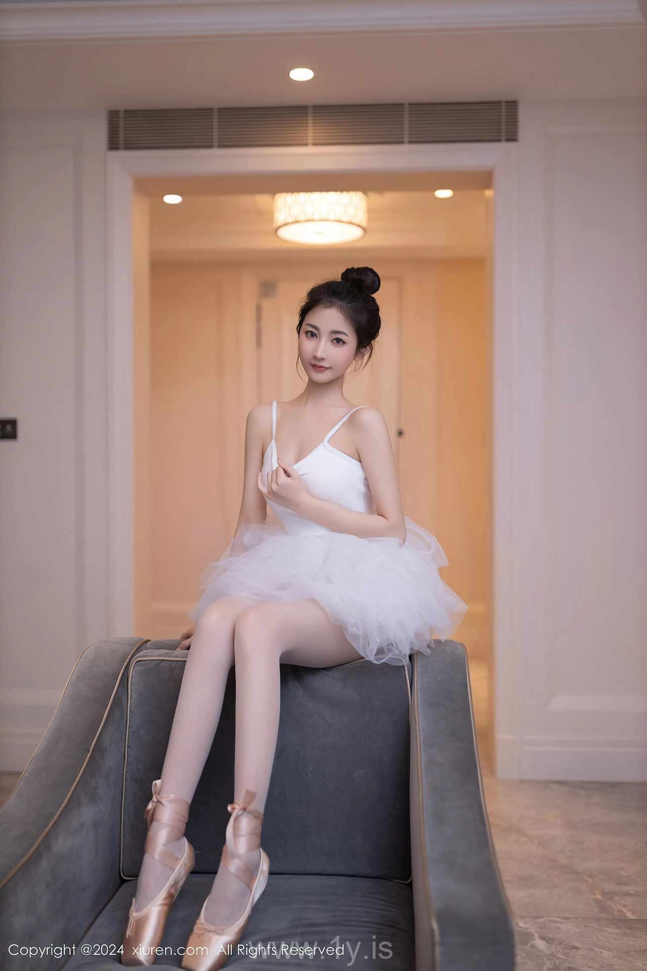 XIUREN(秀人网) No.8657 Sophisticated & Sensuous Asian Charmer 鱼尾fish