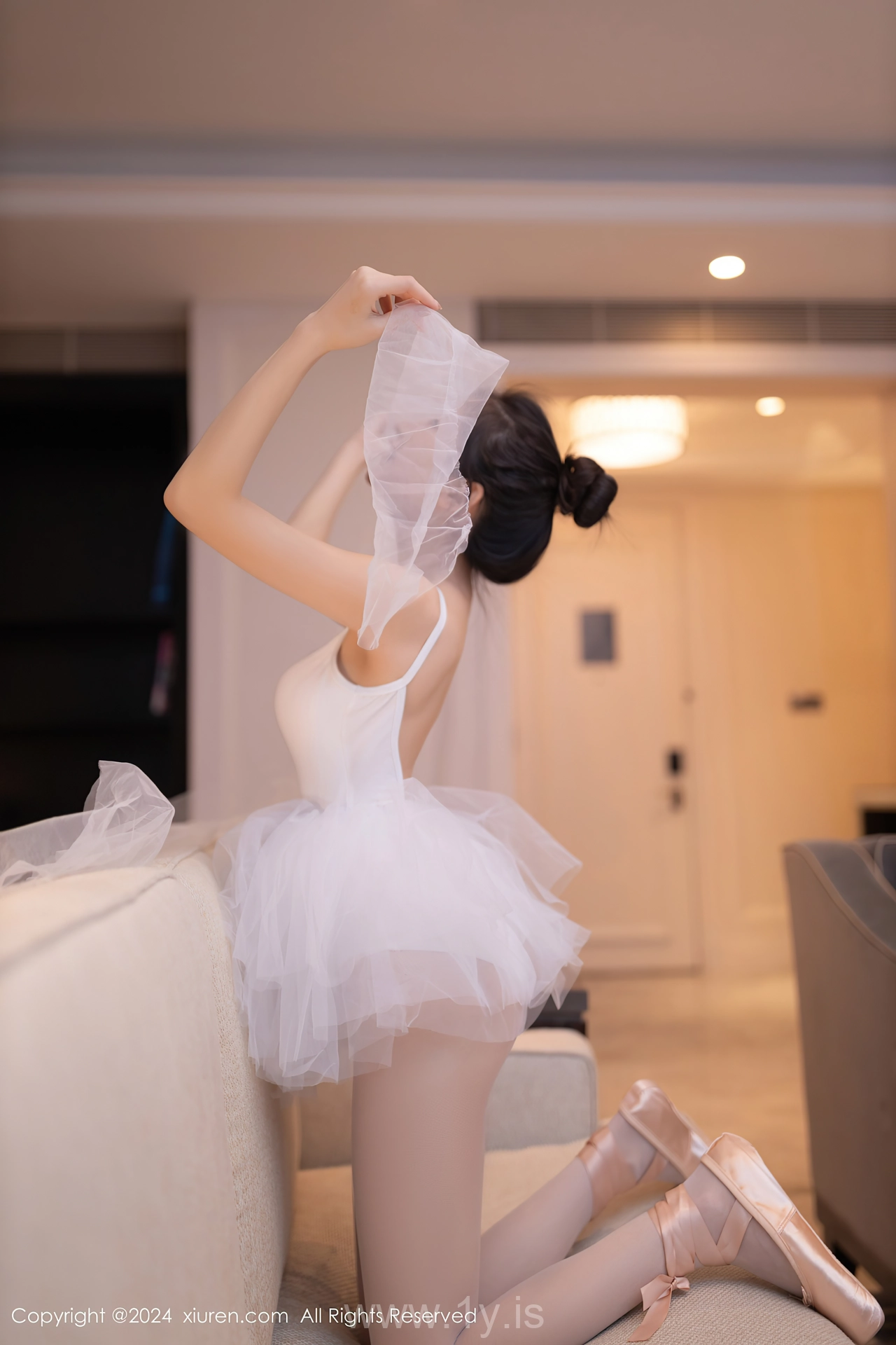 XIUREN(秀人网) No.8657 Sophisticated & Sensuous Asian Charmer 鱼尾fish