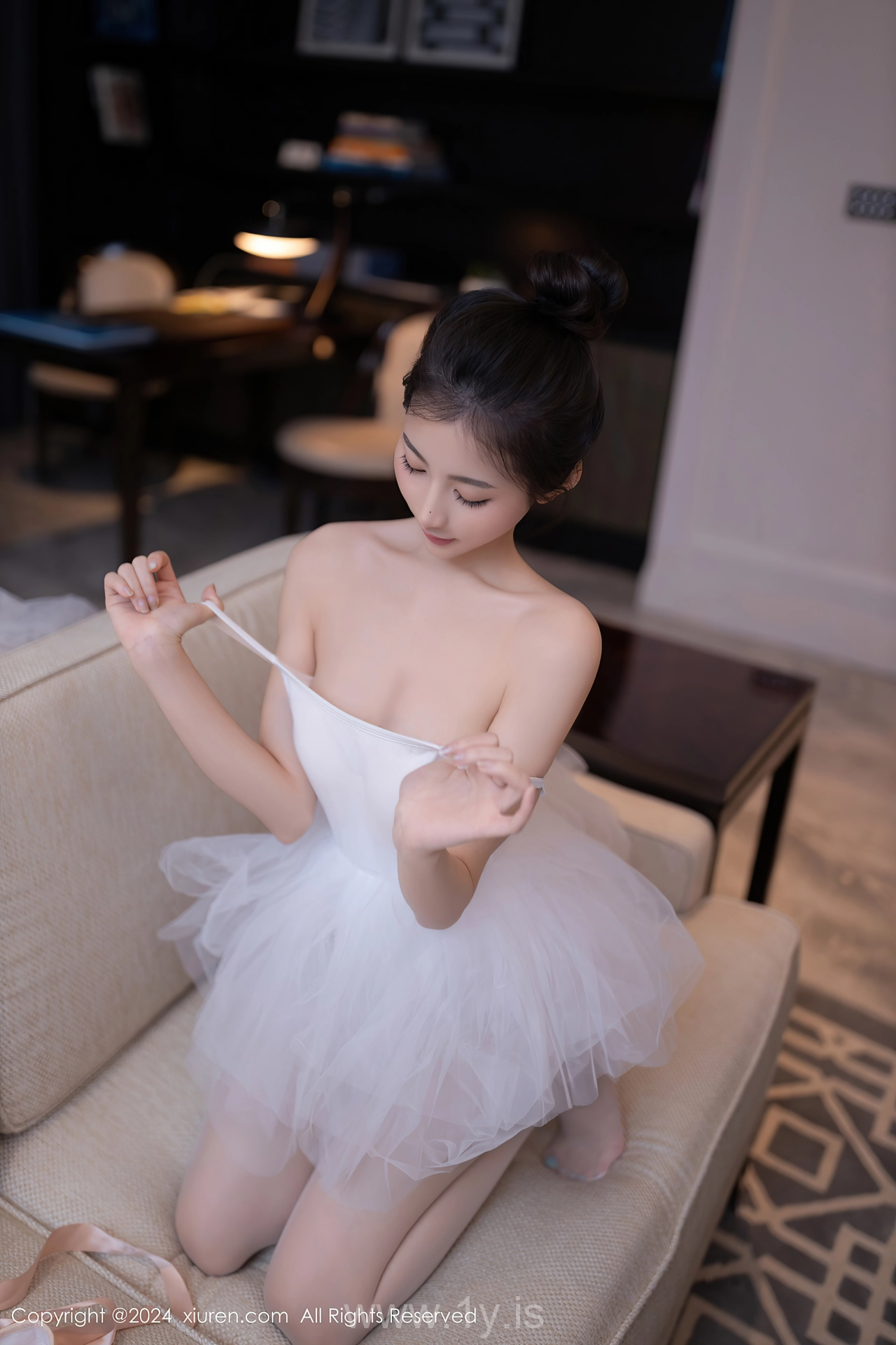 XIUREN(秀人网) No.8657 Sophisticated & Sensuous Asian Charmer 鱼尾fish