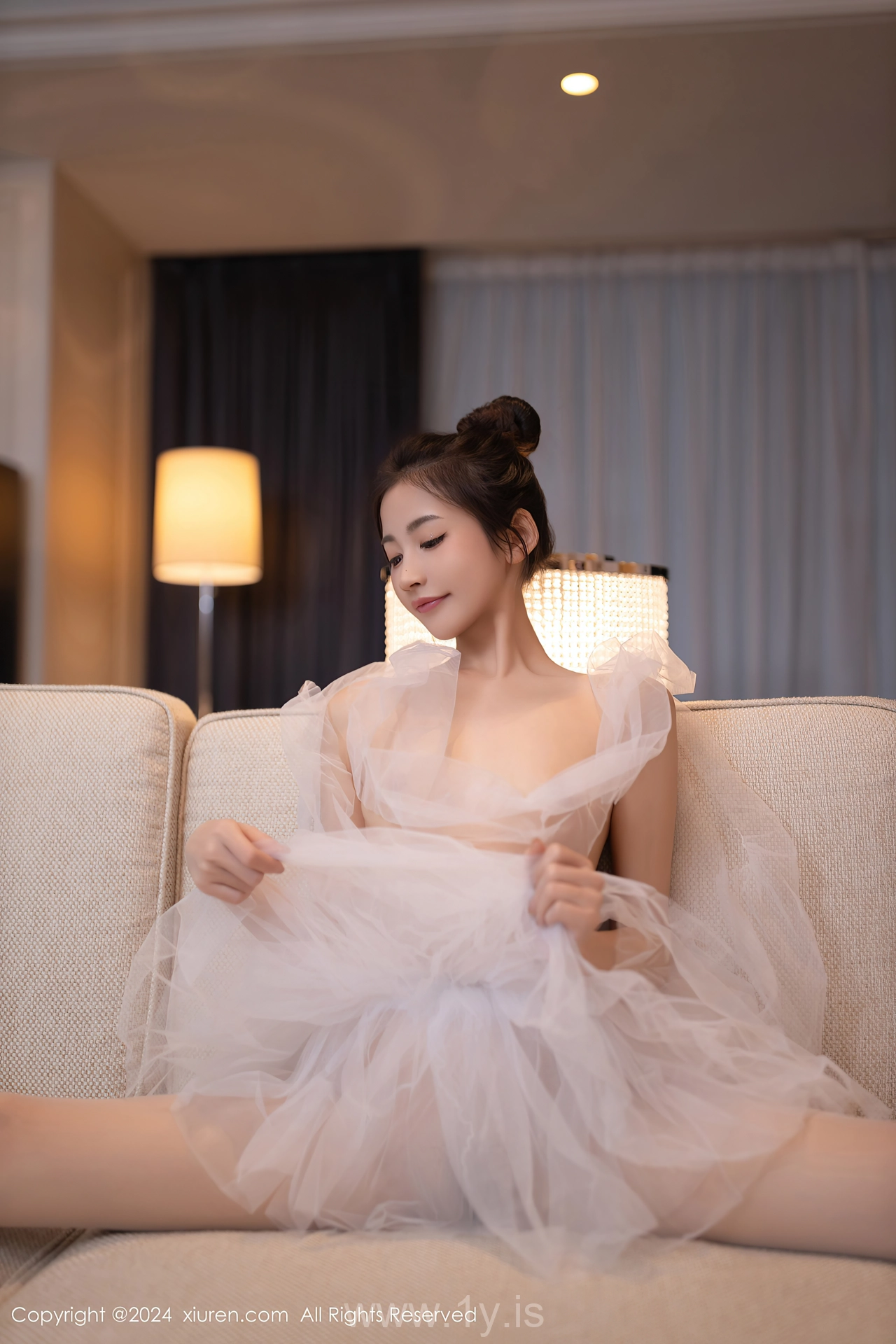 XIUREN(秀人网) No.8657 Sophisticated & Sensuous Asian Charmer 鱼尾fish