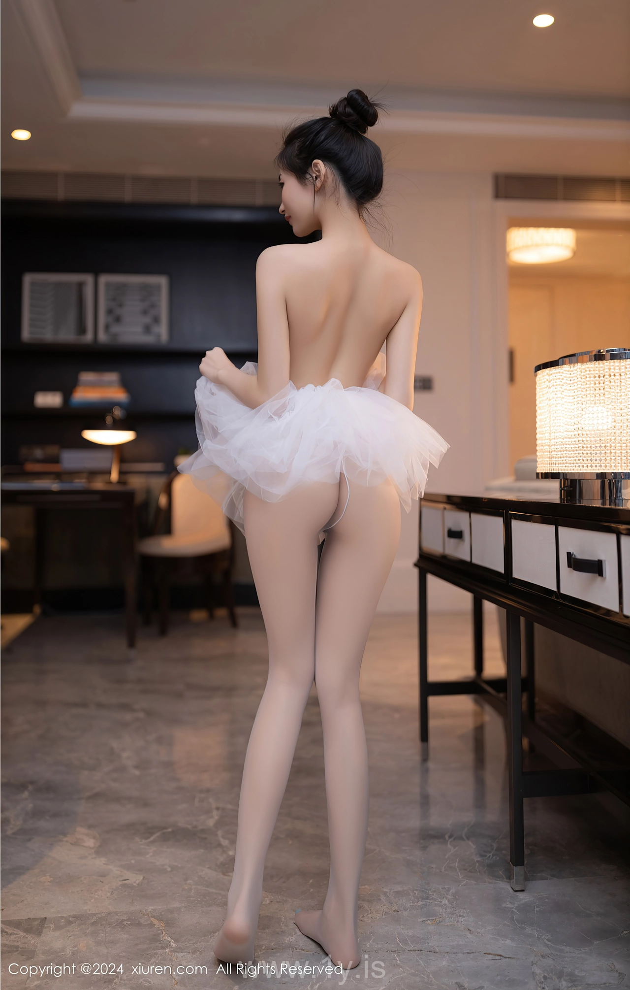 XIUREN(秀人网) No.8657 Sophisticated & Sensuous Asian Charmer 鱼尾fish