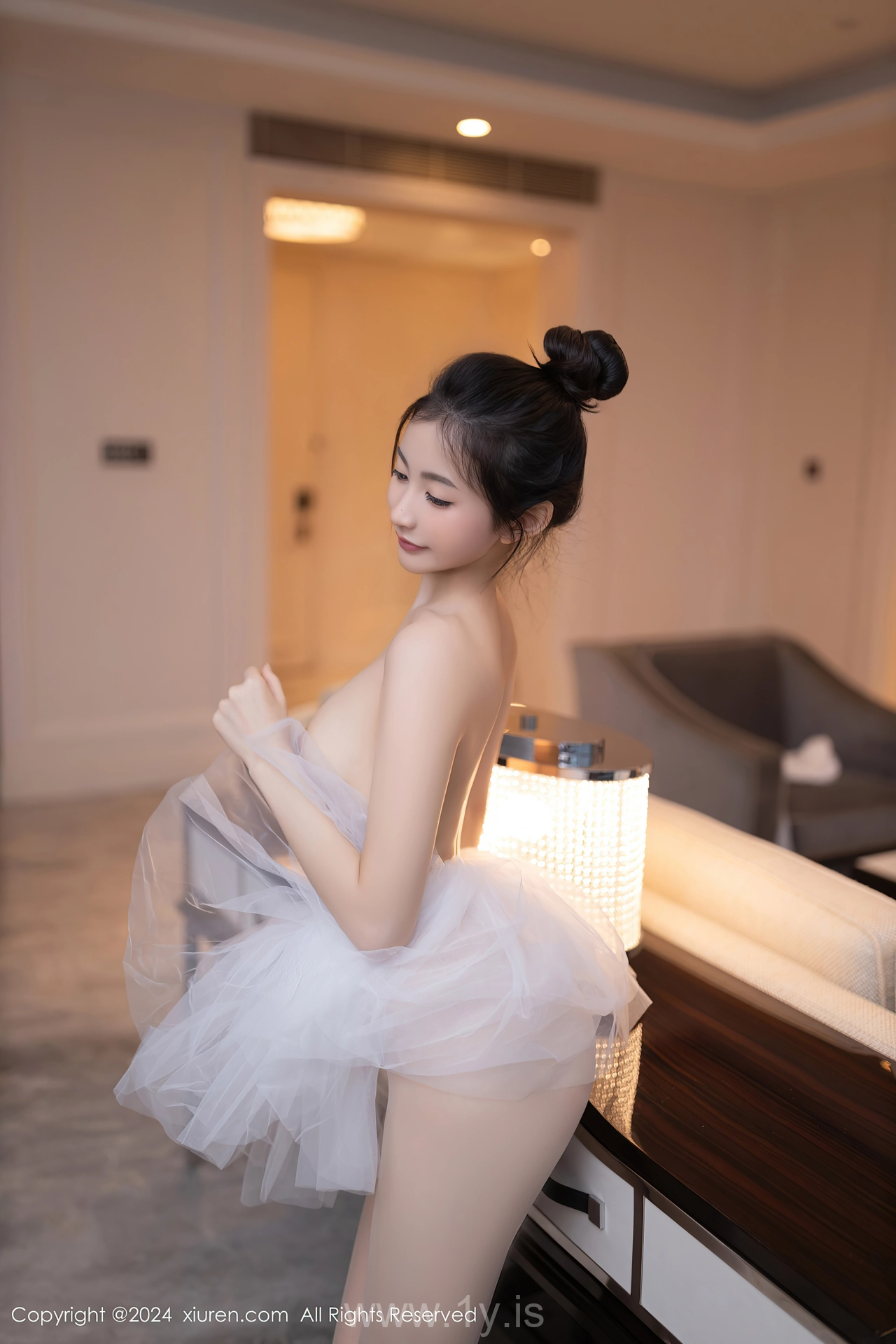 XIUREN(秀人网) No.8657 Sophisticated & Sensuous Asian Charmer 鱼尾fish