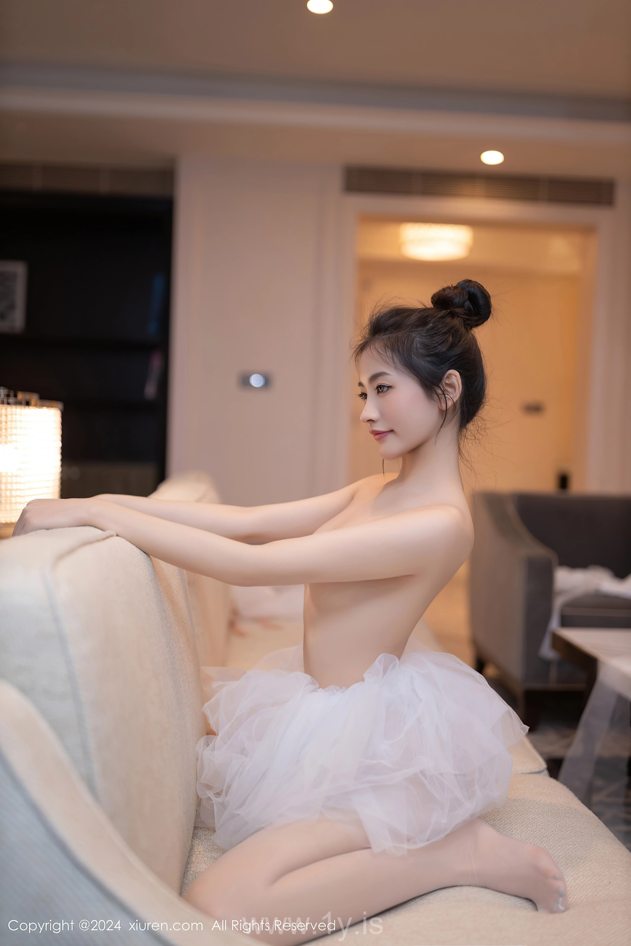 XIUREN(秀人网) No.8657 Sophisticated & Sensuous Asian Charmer 鱼尾fish