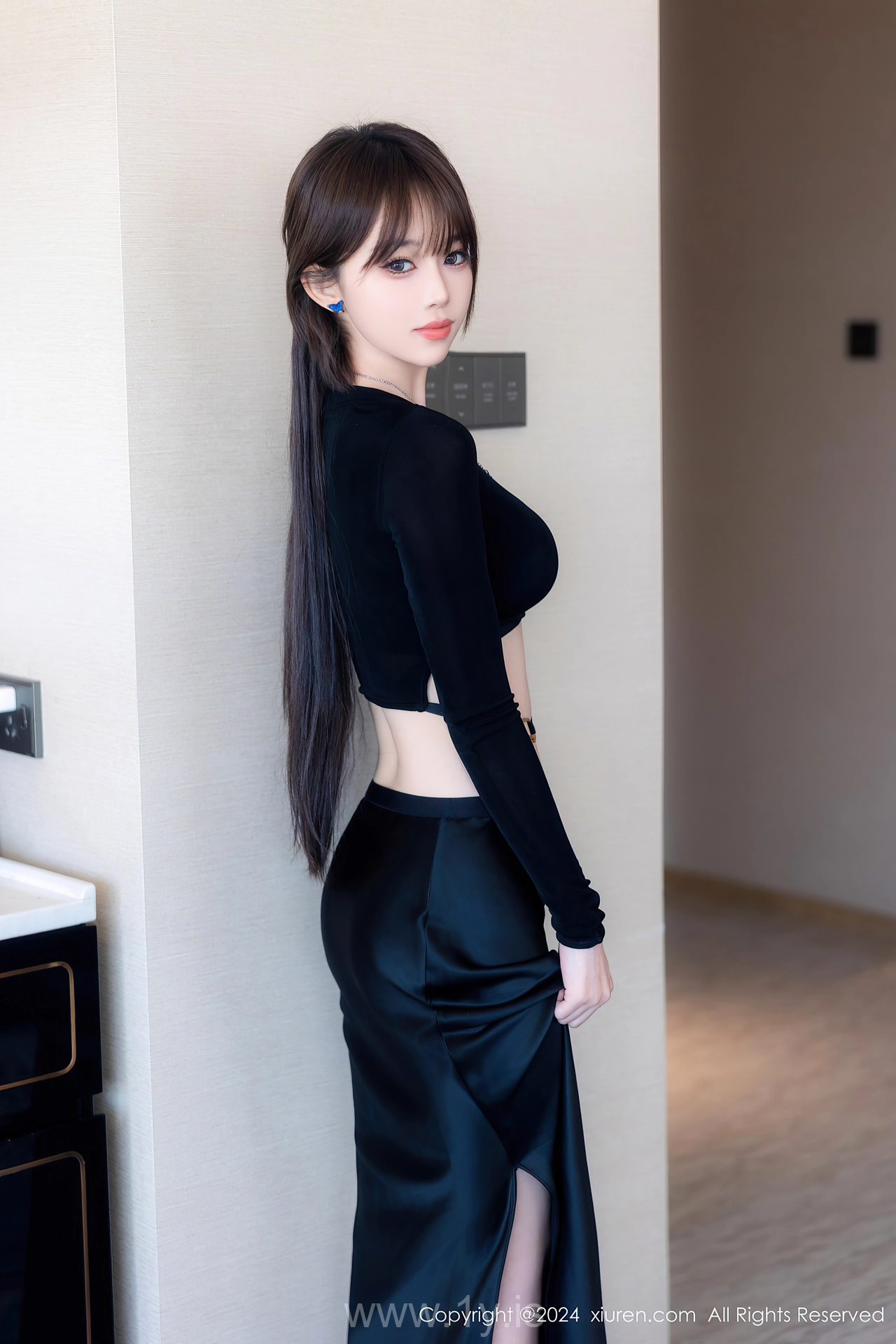 XIUREN(秀人网) No.8661 Glamorous & Pretty Chinese Hottie 奶瓶