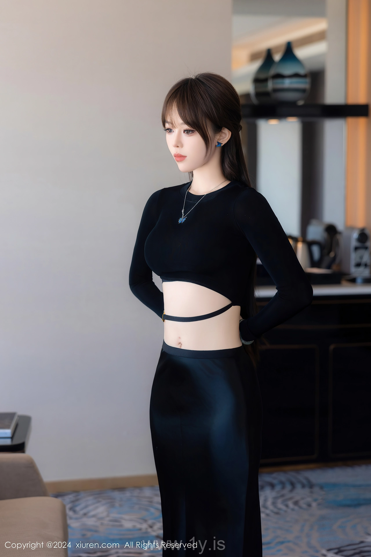 XIUREN(秀人网) No.8661 Glamorous & Pretty Chinese Hottie 奶瓶