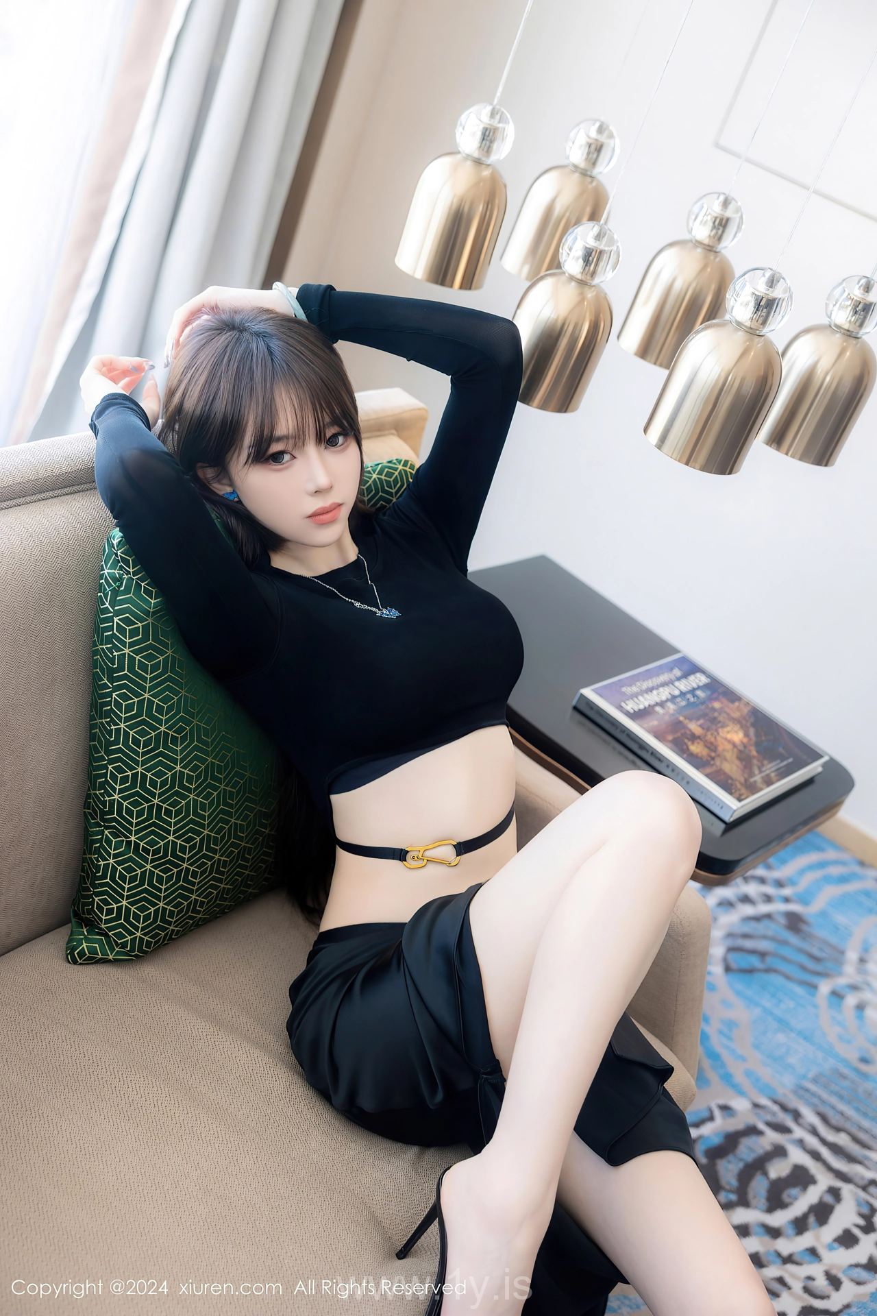 XIUREN(秀人网) No.8661 Glamorous & Pretty Chinese Hottie 奶瓶