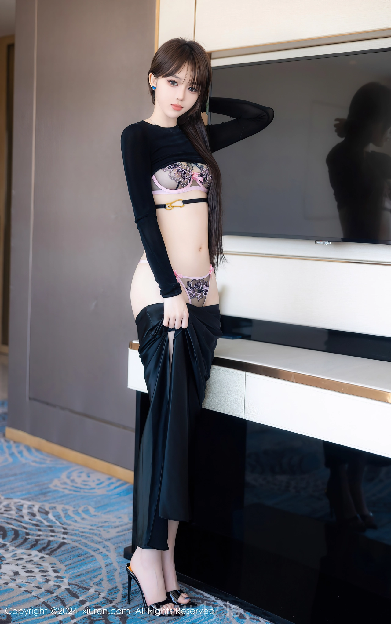 XIUREN(秀人网) No.8661 Glamorous & Pretty Chinese Hottie 奶瓶