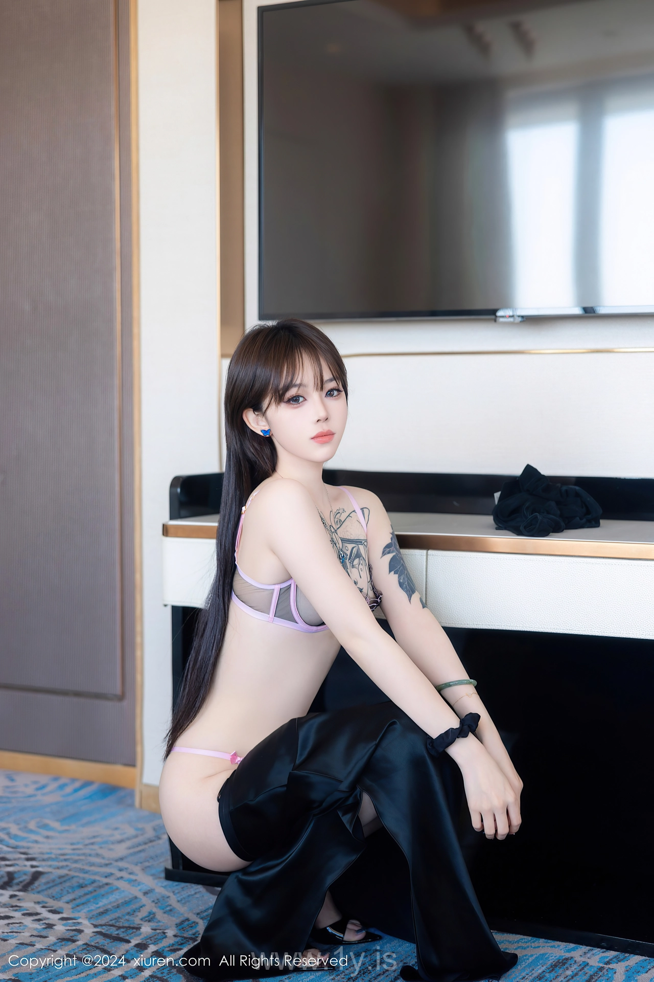 XIUREN(秀人网) No.8661 Glamorous & Pretty Chinese Hottie 奶瓶