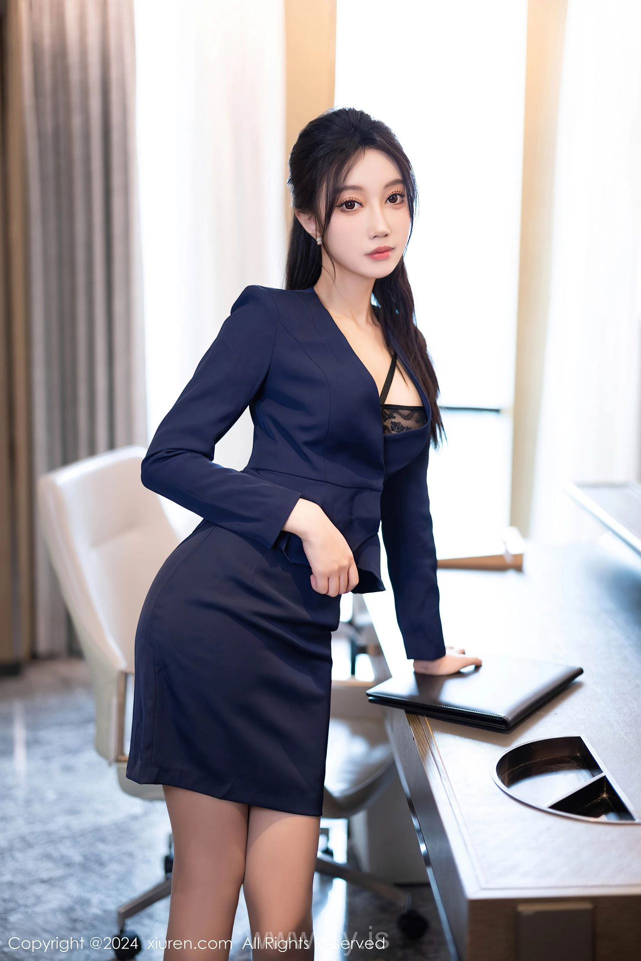 XIUREN(秀人网) No.8669 Playful & Charismatic Asian Rose 玥儿玥