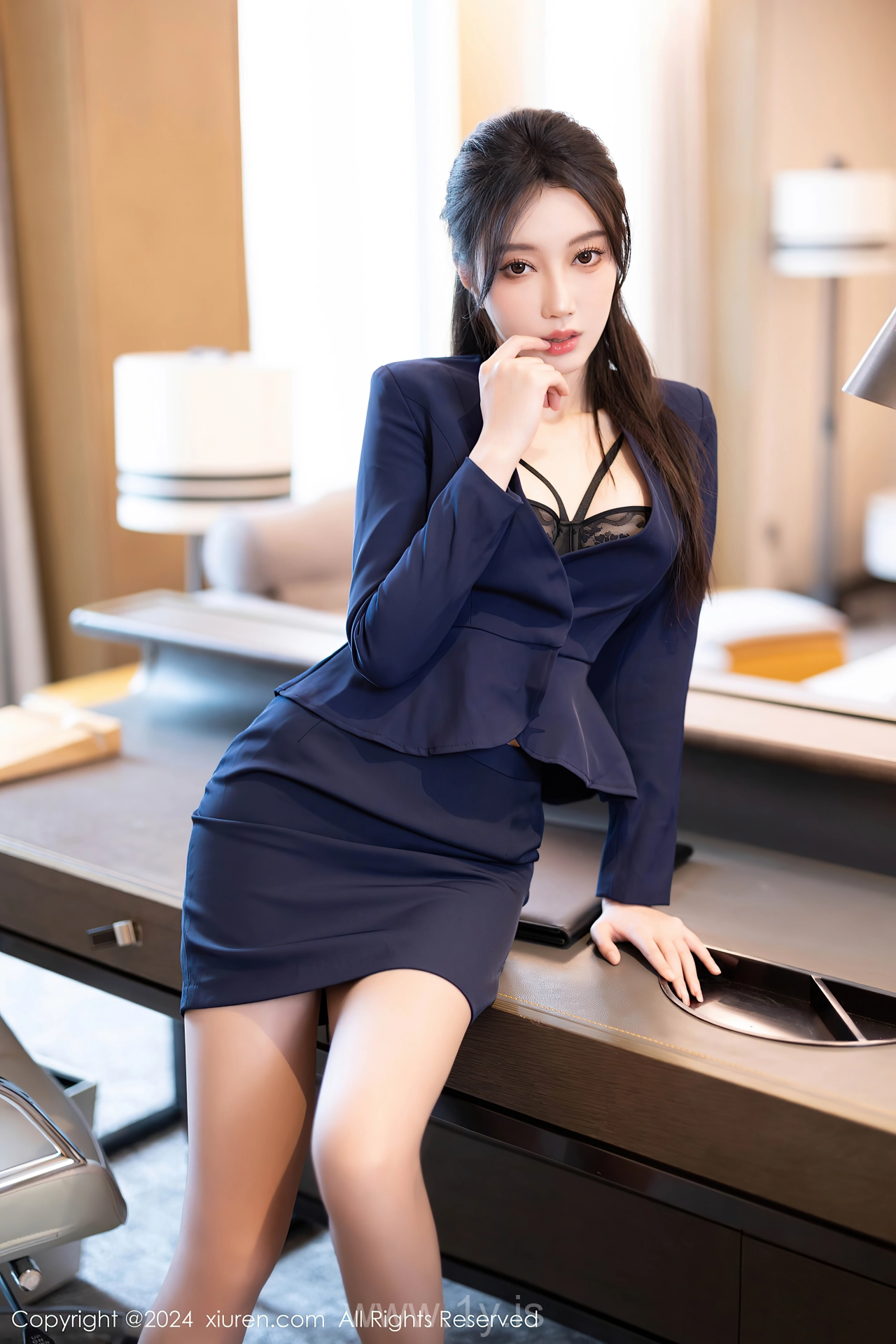 XIUREN(秀人网) No.8669 Playful & Charismatic Asian Rose 玥儿玥