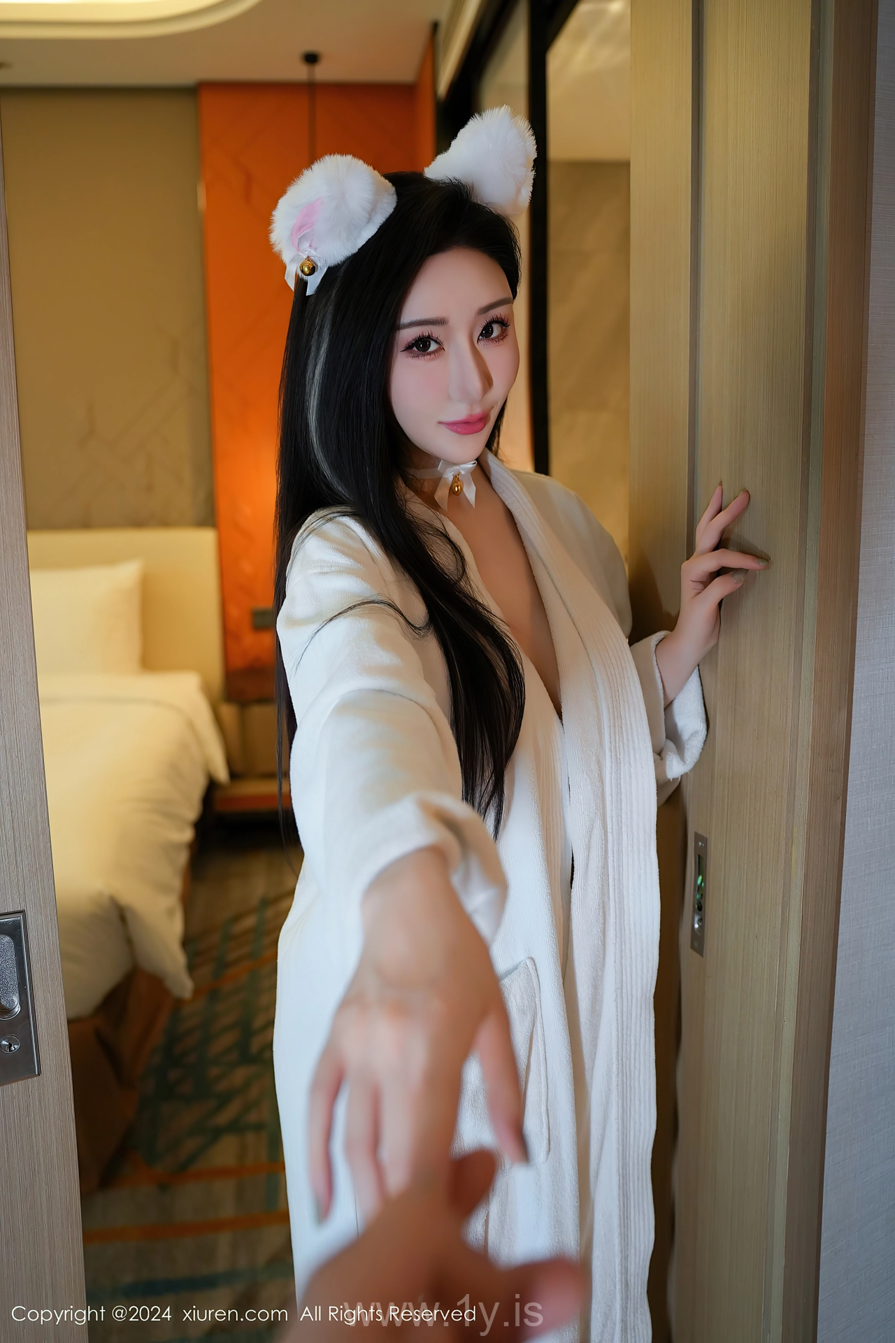 XIUREN(秀人网) No.8679 Intriguing Asian Peri 田兮白