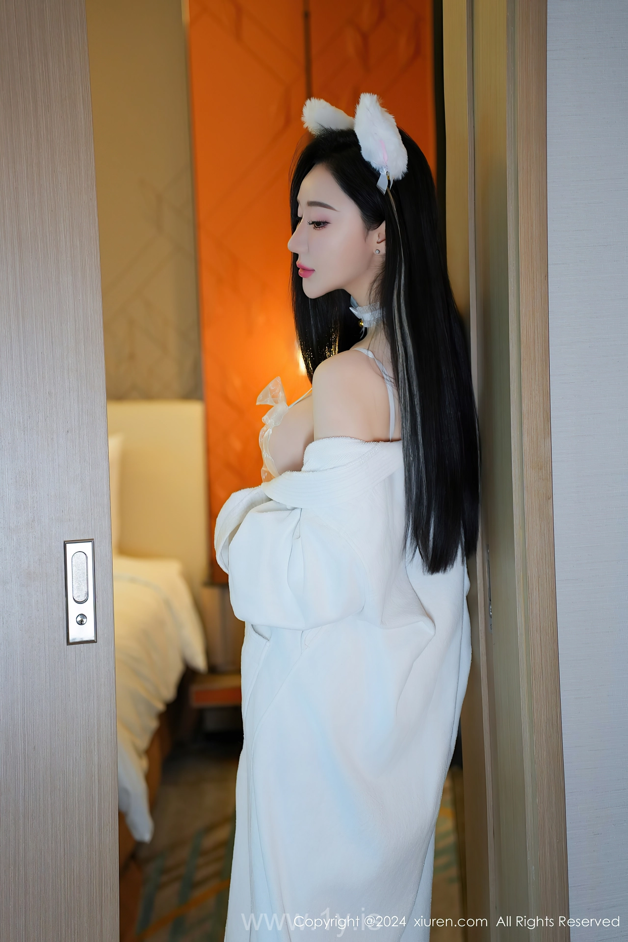 XIUREN(秀人网) No.8679 Intriguing Asian Peri 田兮白