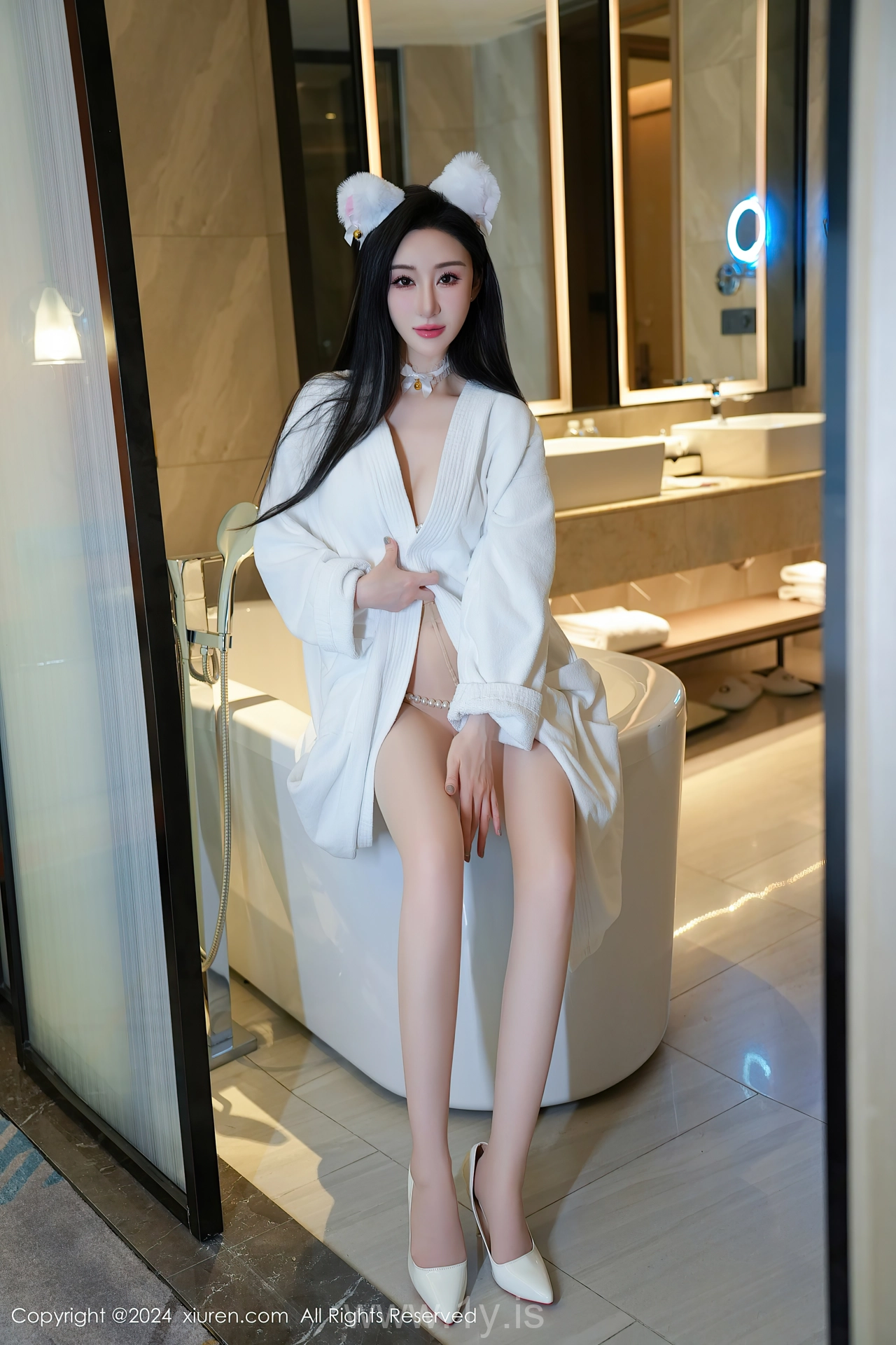 XIUREN(秀人网) No.8679 Intriguing Asian Peri 田兮白