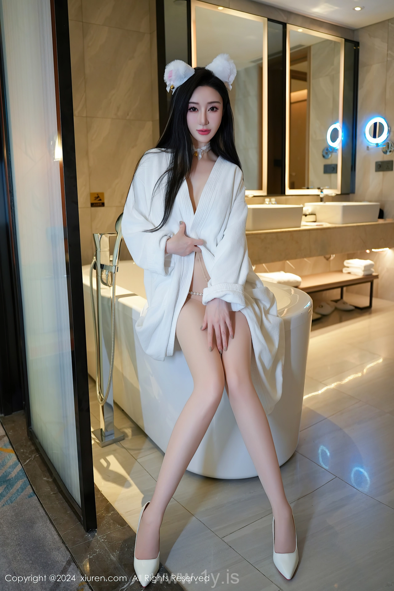 XIUREN(秀人网) No.8679 Intriguing Asian Peri 田兮白