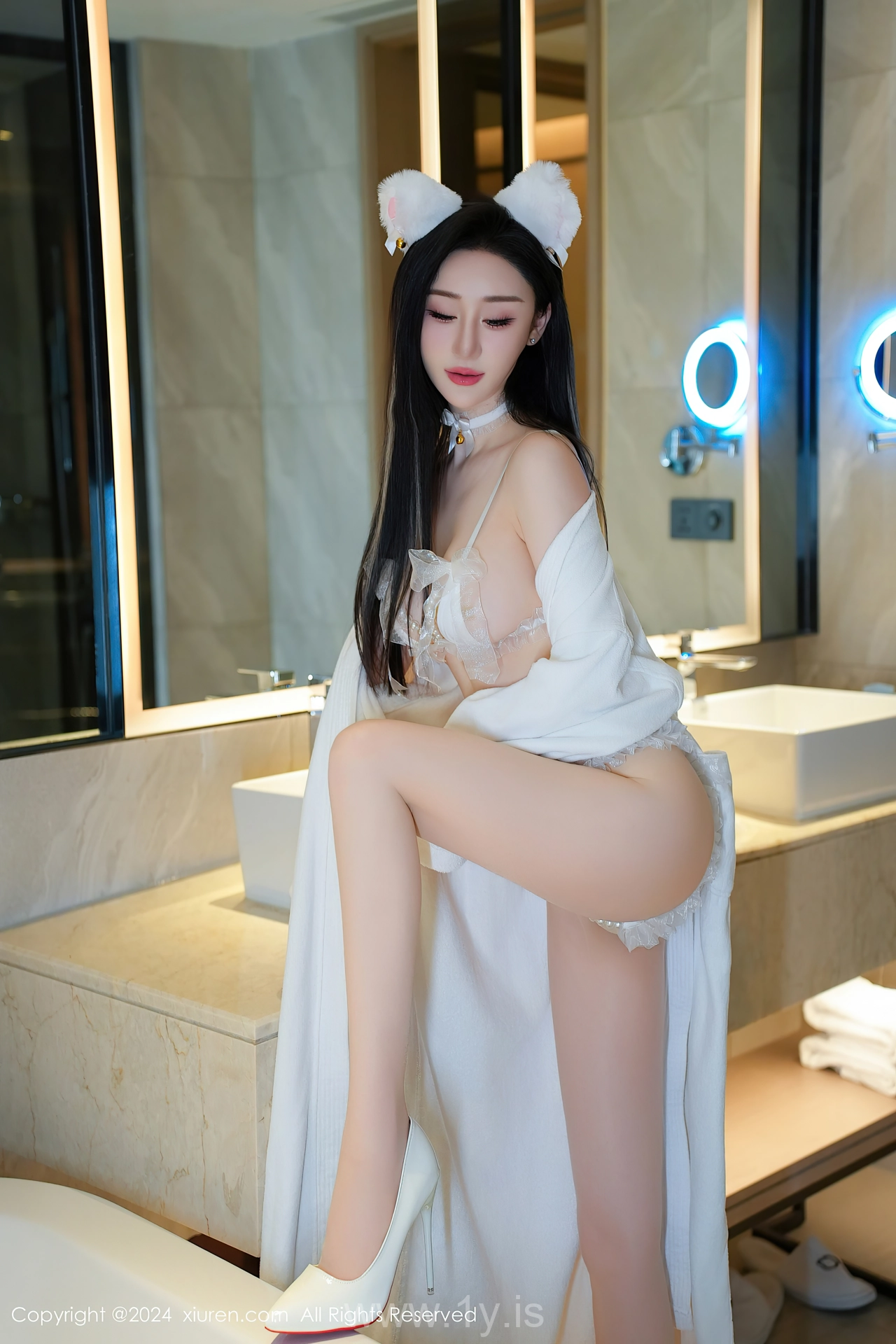 XIUREN(秀人网) No.8679 Intriguing Asian Peri 田兮白