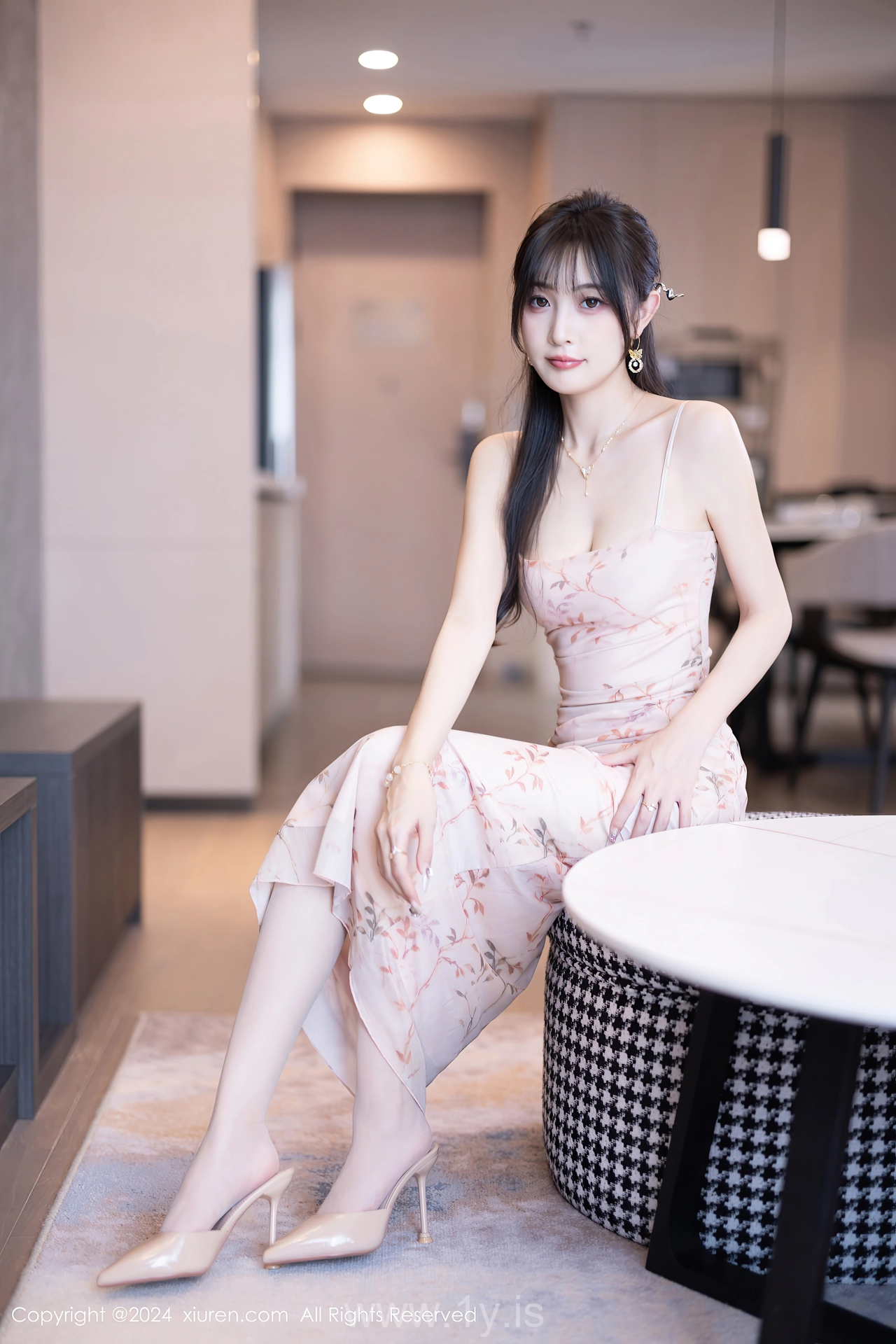 XIUREN(秀人网) No.8682 Playful Chinese Homebody Girl 林星阑