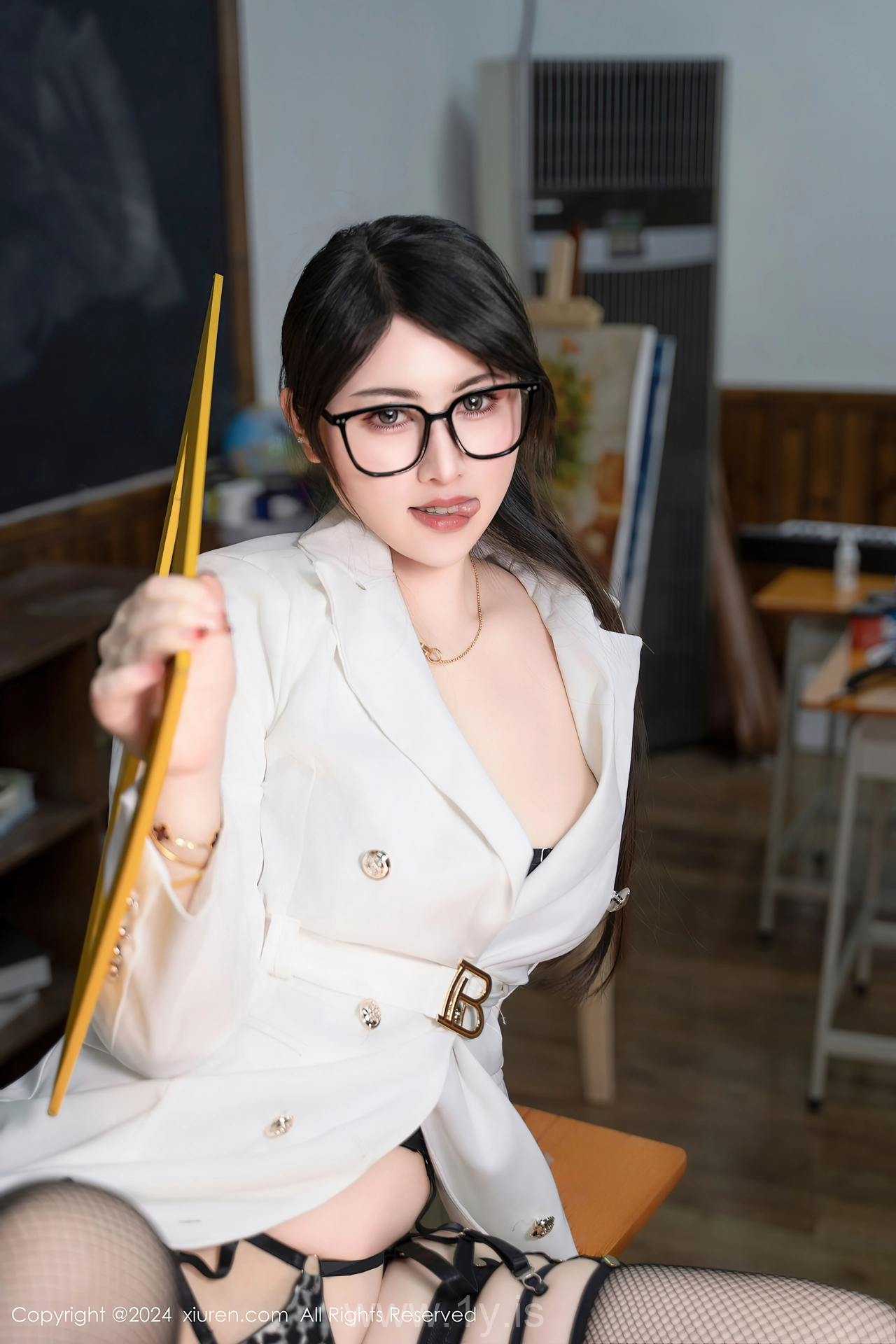 XIUREN(秀人网) No.8694 Charismatic & Vivacious Chinese Hottie 诗诗kiki