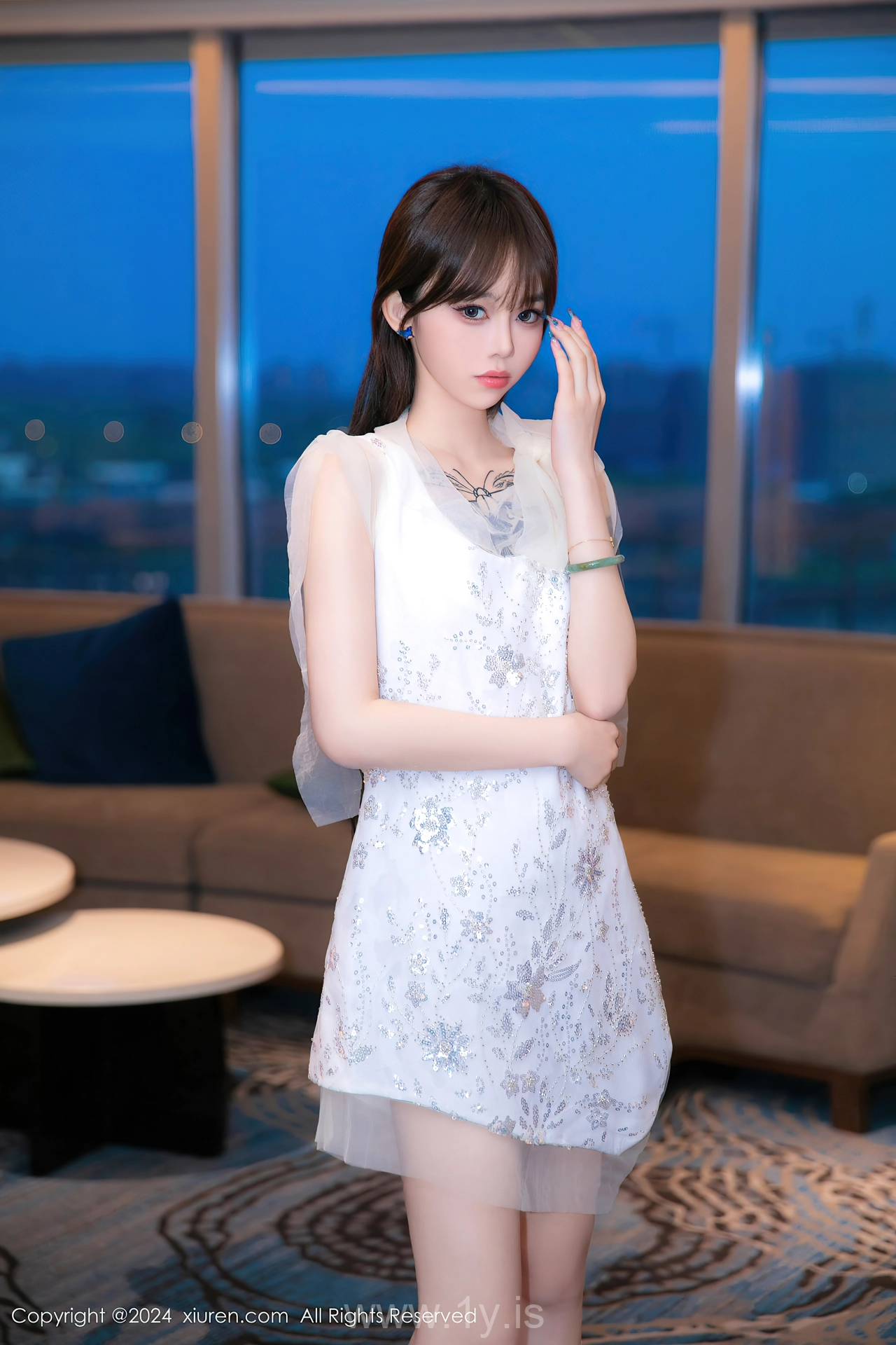 XIUREN(秀人网) No.8696 Beautiful & Delightful Asian Fox 奶瓶