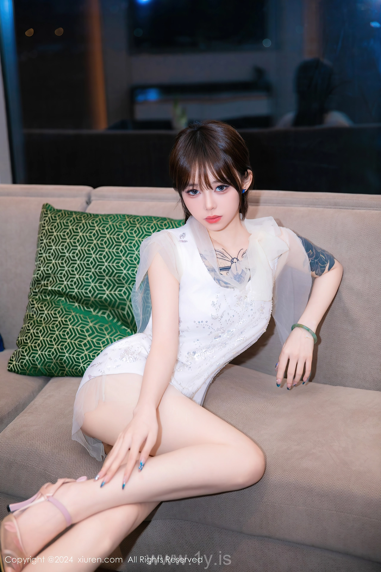 XIUREN(秀人网) No.8696 Beautiful & Delightful Asian Fox 奶瓶