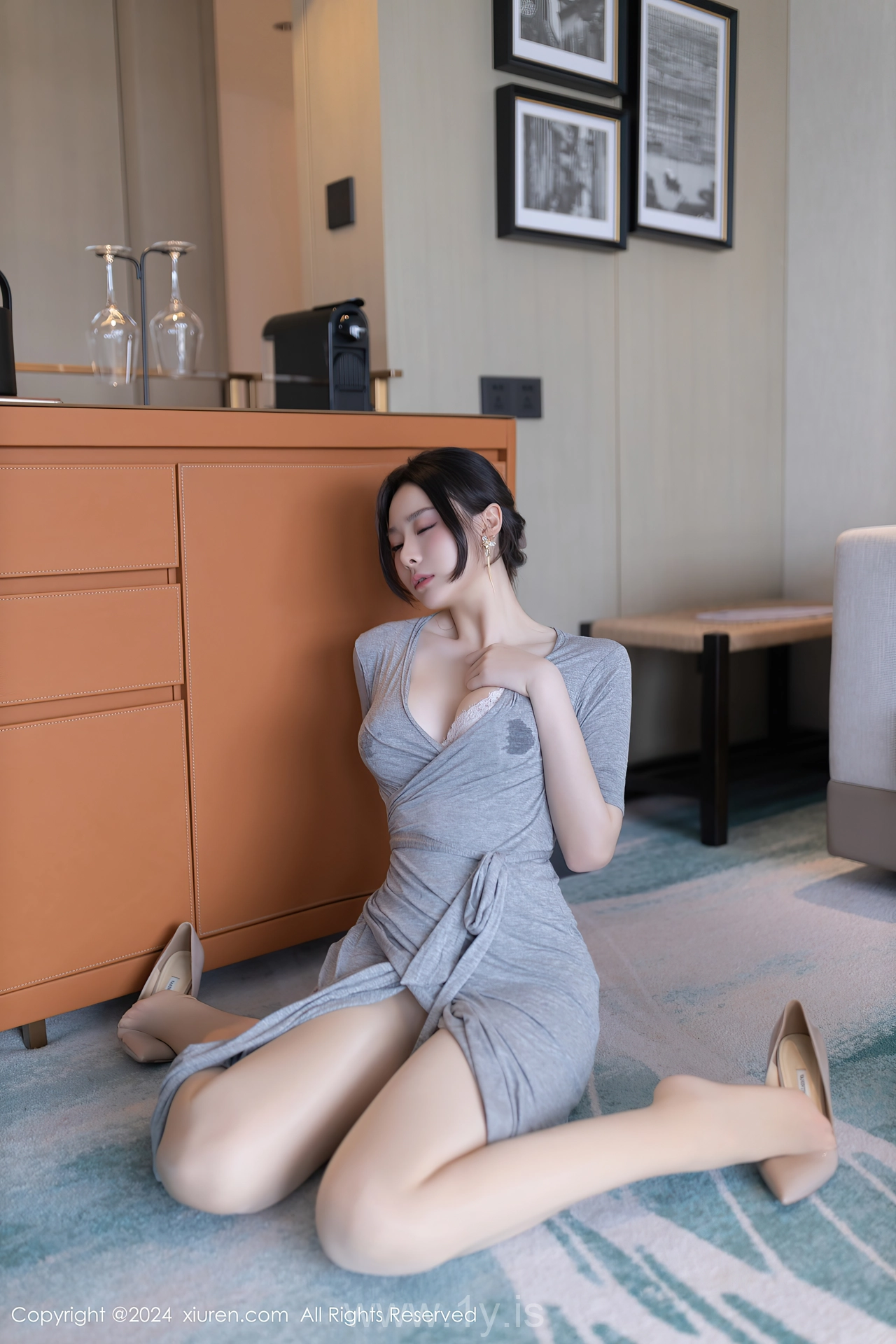 XIUREN(秀人网) No.8699 Alluring Asian Vixen 小逗逗