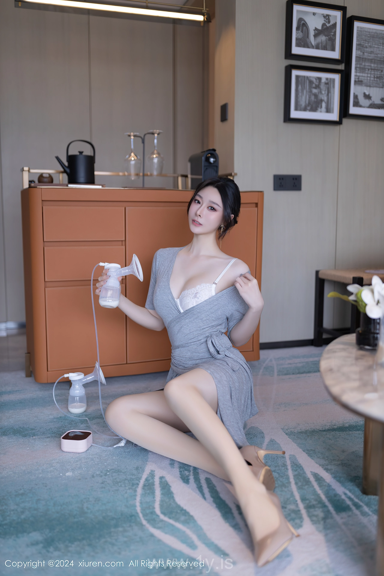 XIUREN(秀人网) No.8699 Alluring Asian Vixen 小逗逗