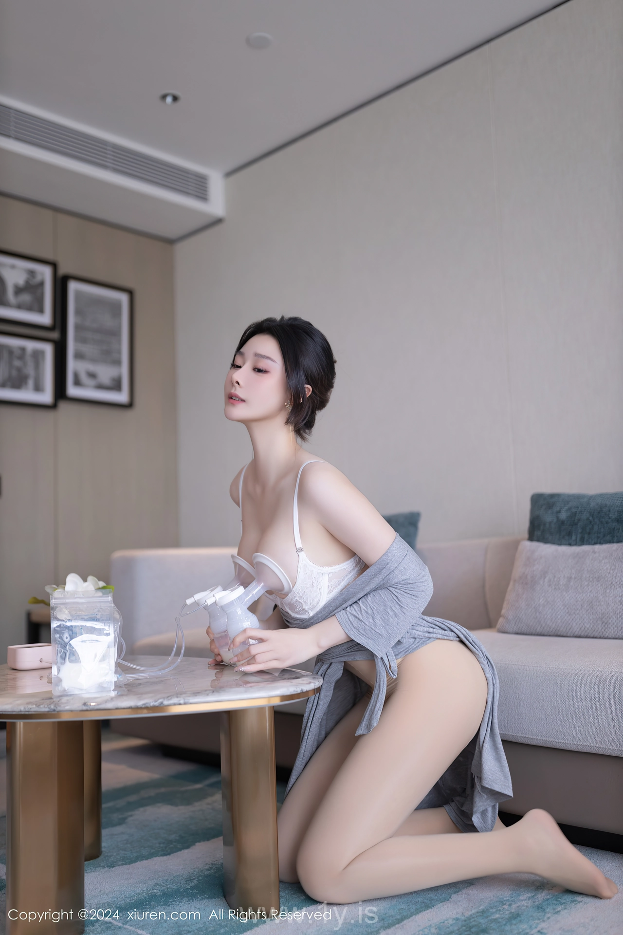 XIUREN(秀人网) No.8699 Alluring Asian Vixen 小逗逗