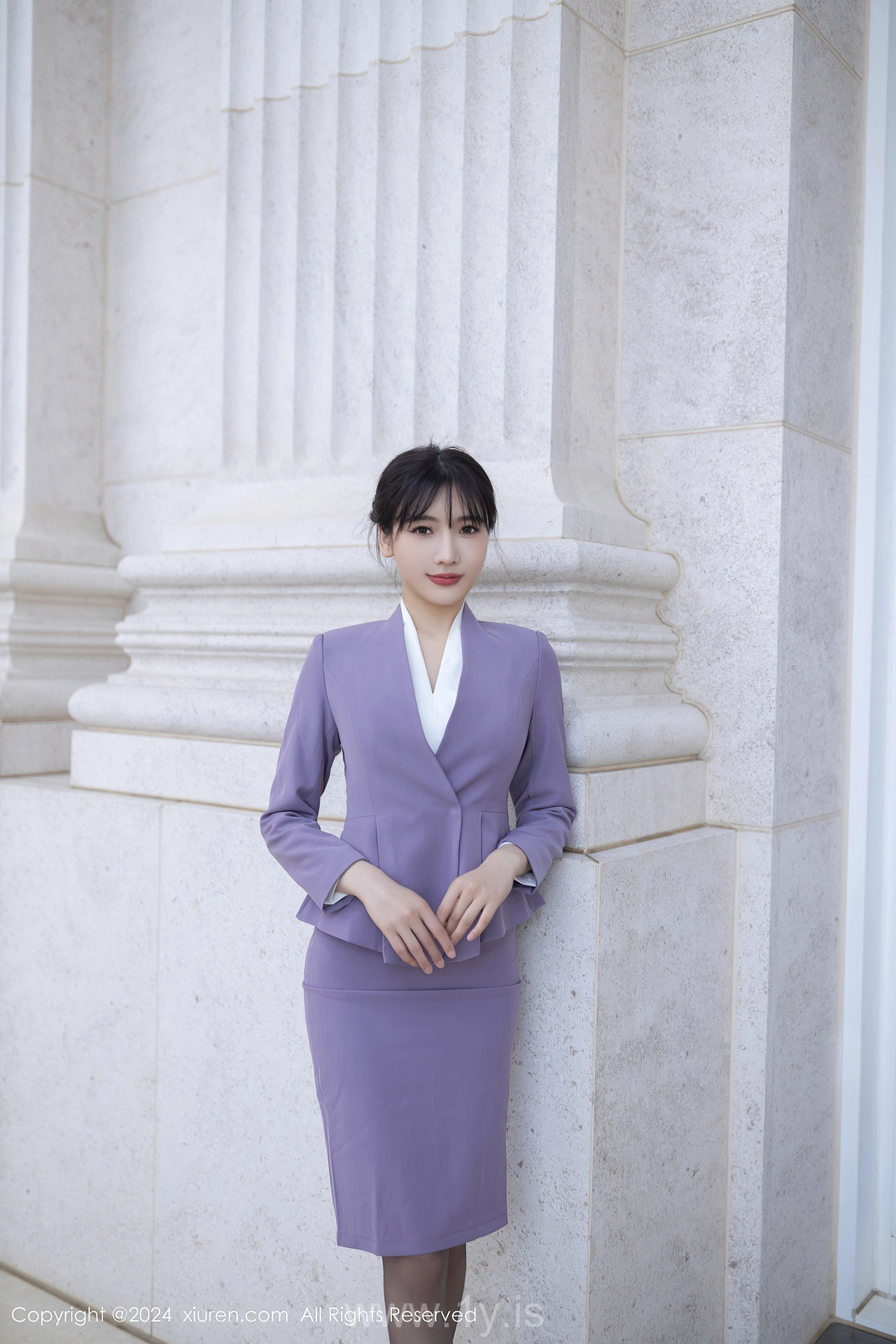 XIUREN(秀人网) No.8700 Well-developed Chinese Cougar 陆萱萱