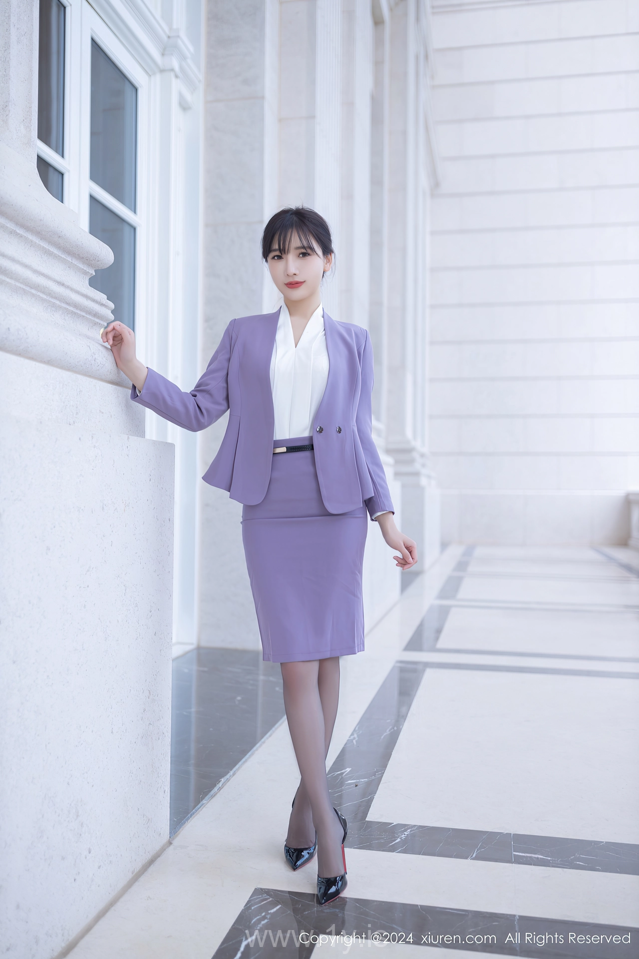 XIUREN(秀人网) No.8700 Well-developed Chinese Cougar 陆萱萱