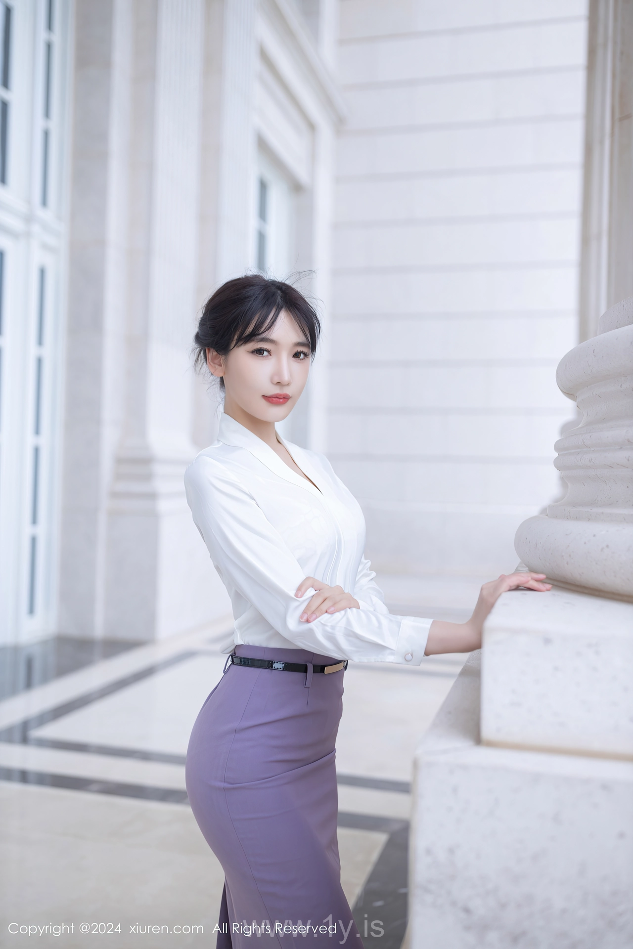 XIUREN(秀人网) No.8700 Well-developed Chinese Cougar 陆萱萱