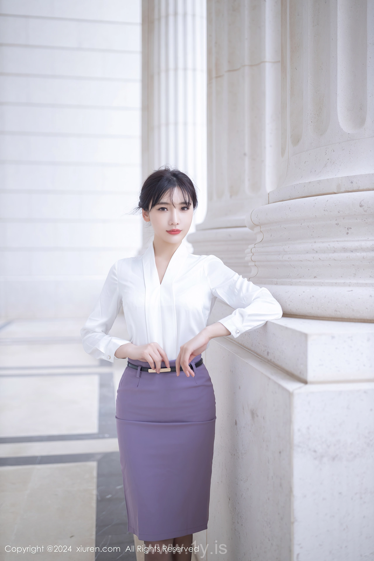 XIUREN(秀人网) No.8700 Well-developed Chinese Cougar 陆萱萱