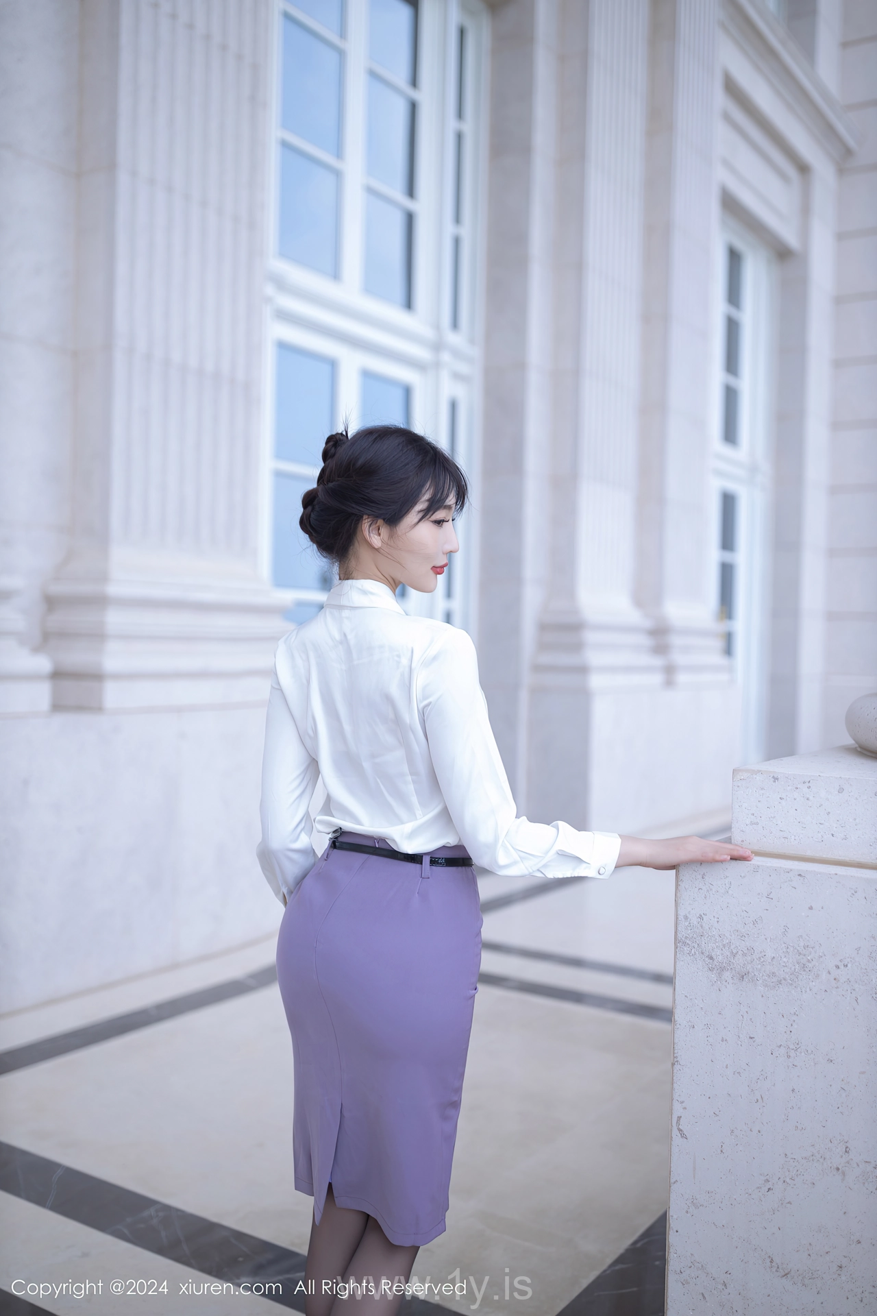 XIUREN(秀人网) No.8700 Well-developed Chinese Cougar 陆萱萱