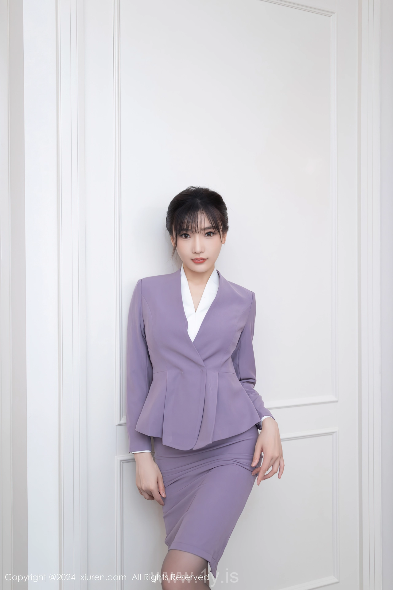 XIUREN(秀人网) No.8700 Well-developed Chinese Cougar 陆萱萱